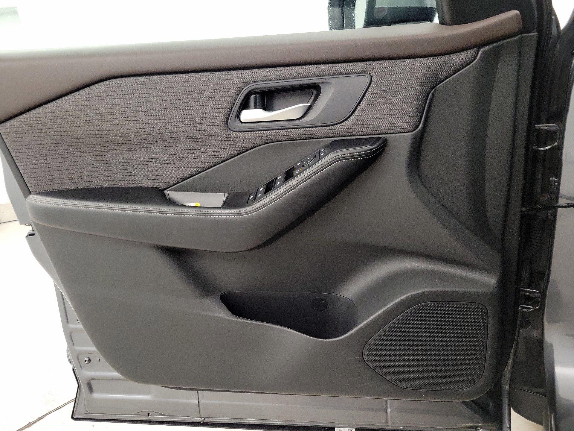 Thumbnail: 2023 Nissan Rogue - 12