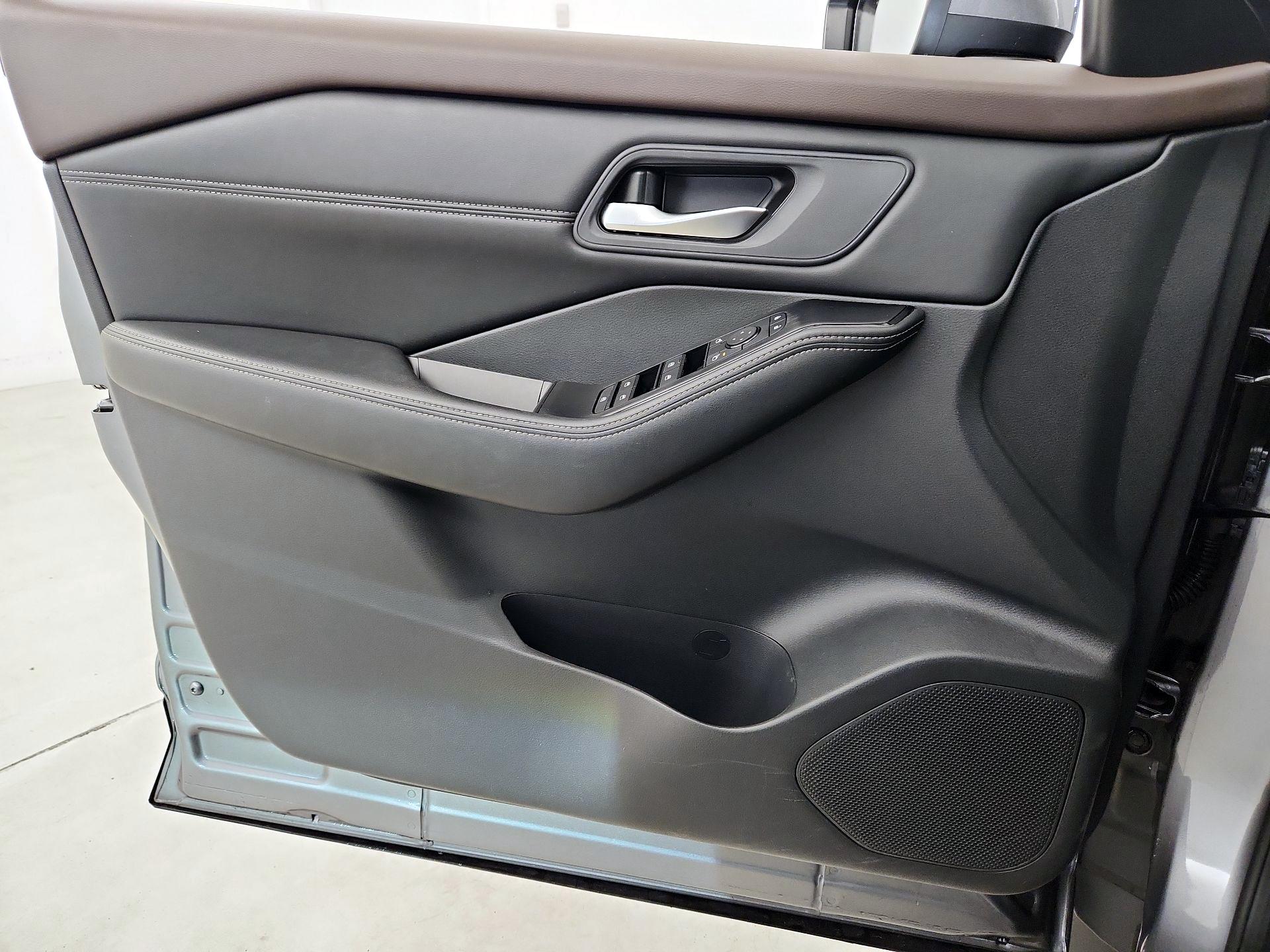 Thumbnail: 2023 Nissan Rogue - 12