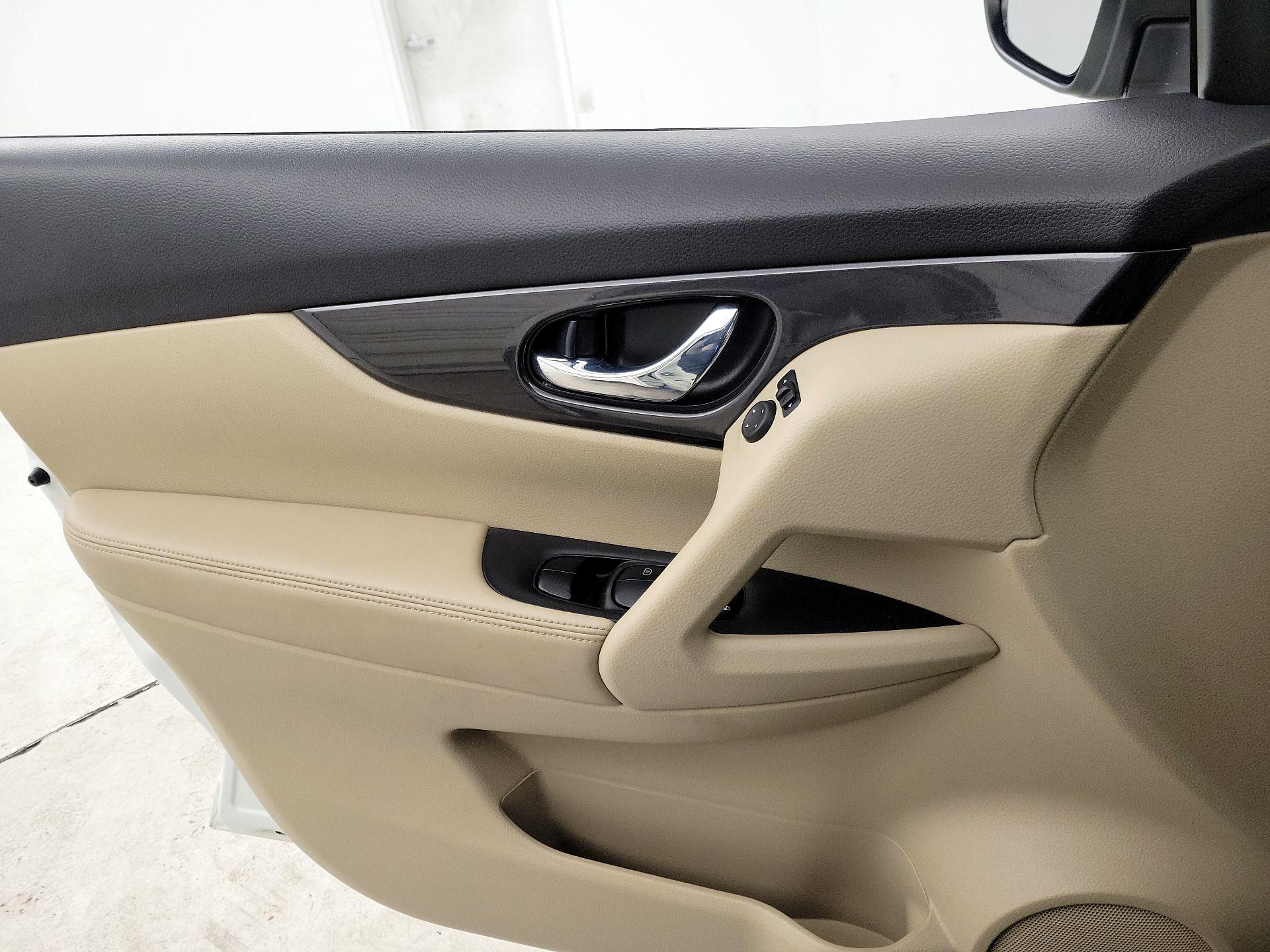 Thumbnail: 2020 Nissan Rogue - 12