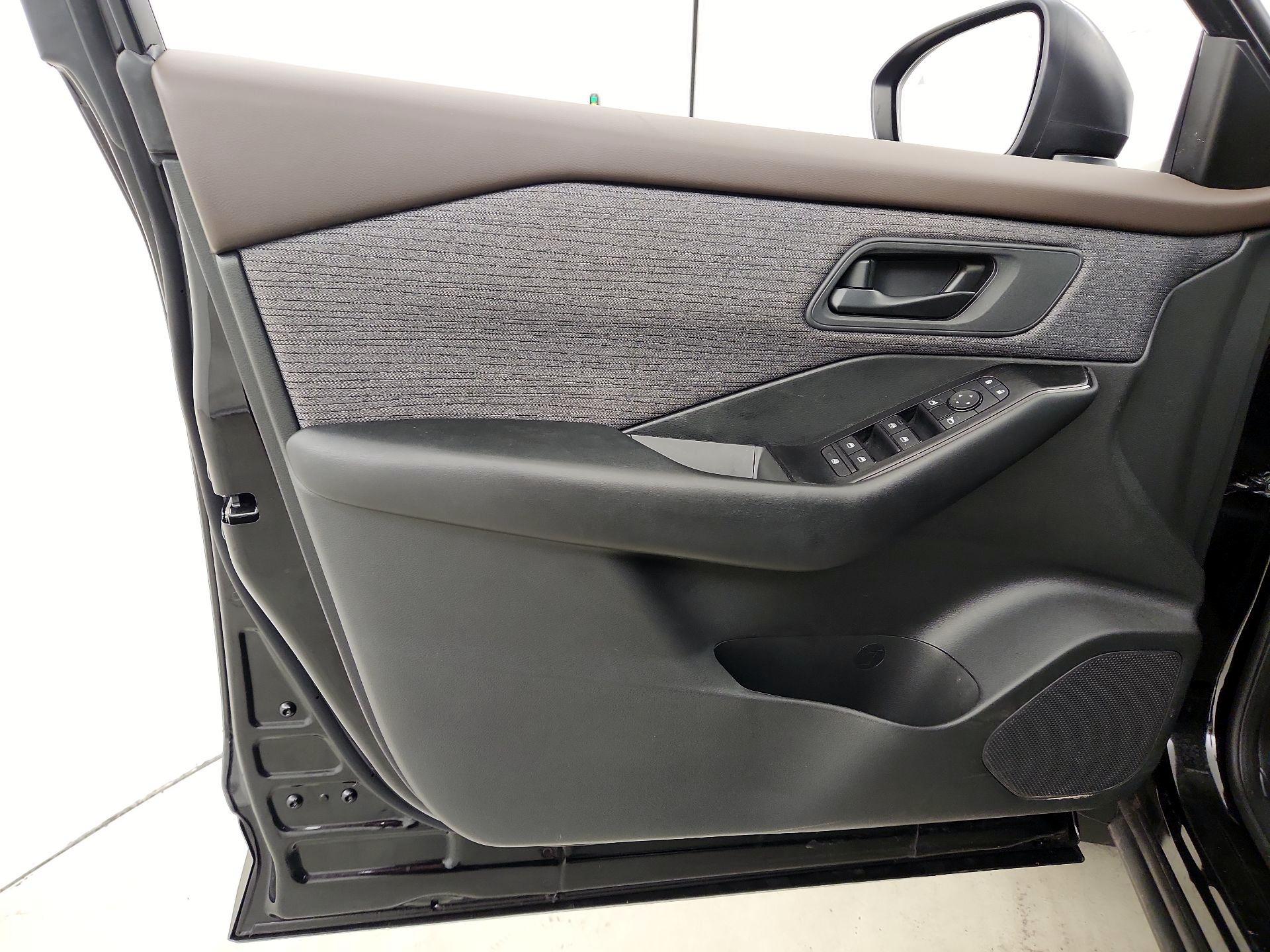 Thumbnail: 2023 Nissan Rogue - 10