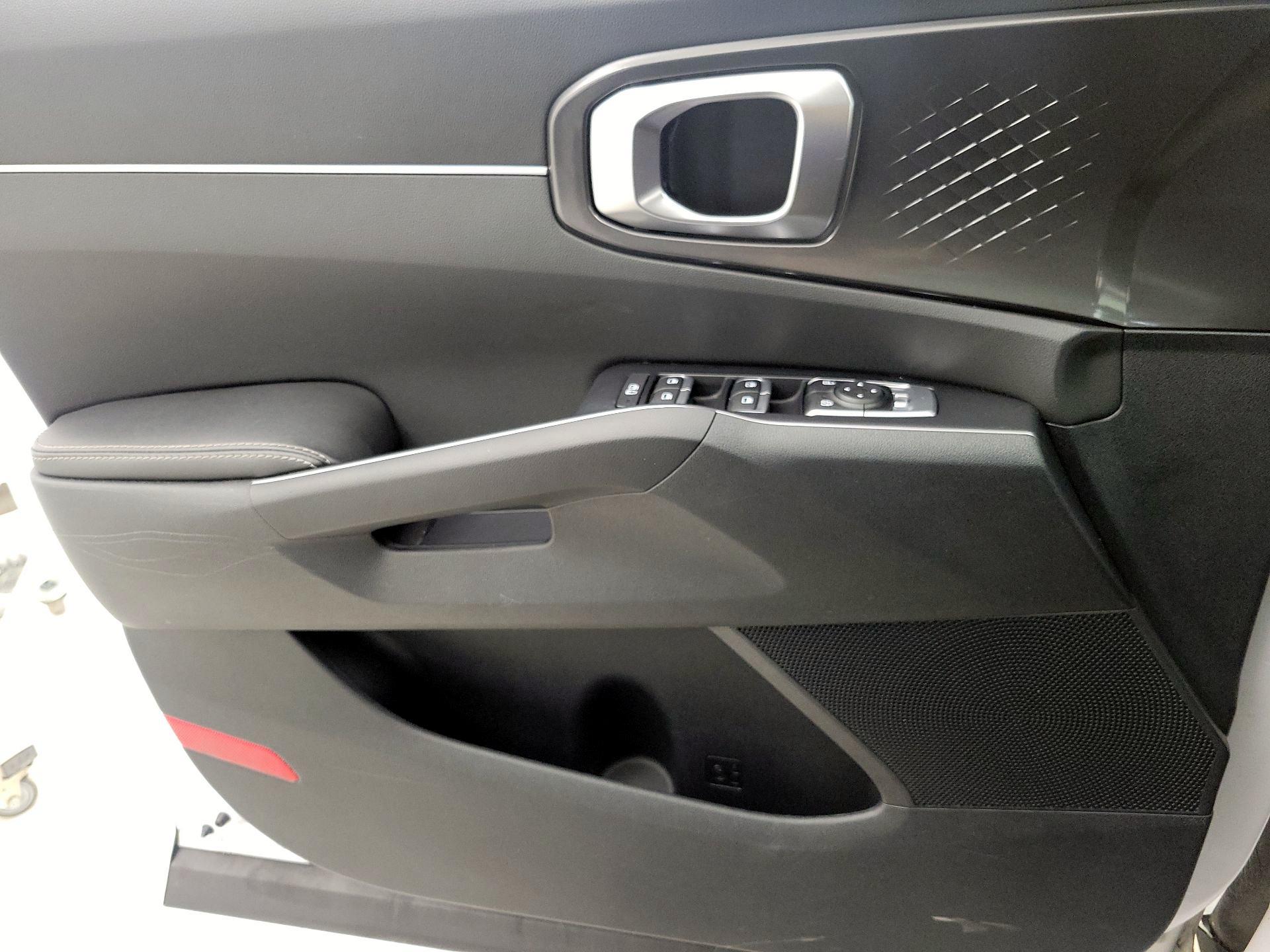 Thumbnail: 2022 Kia Sorento - 12