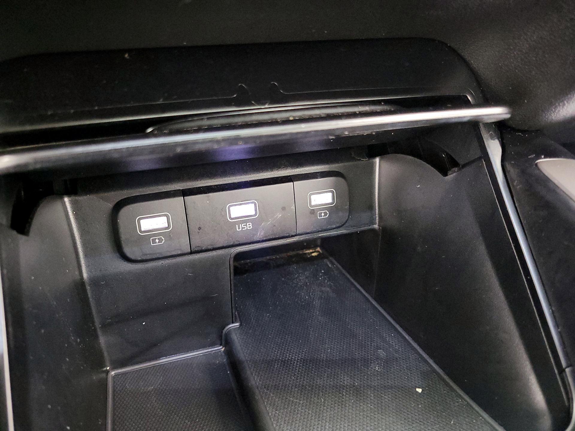 Thumbnail: 2022 Kia Sorento - 18