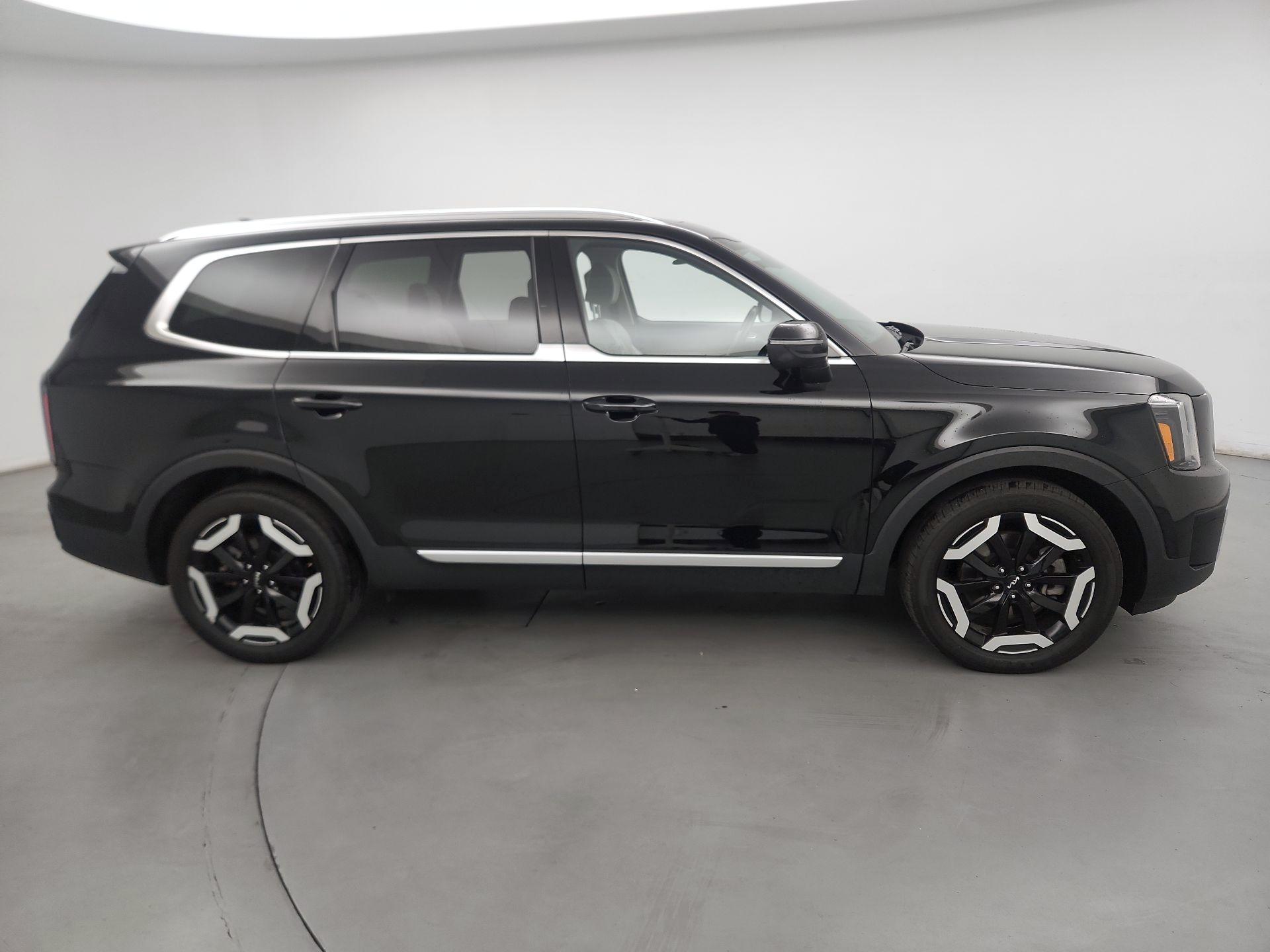 Thumbnail: 2023 Kia Telluride - 4