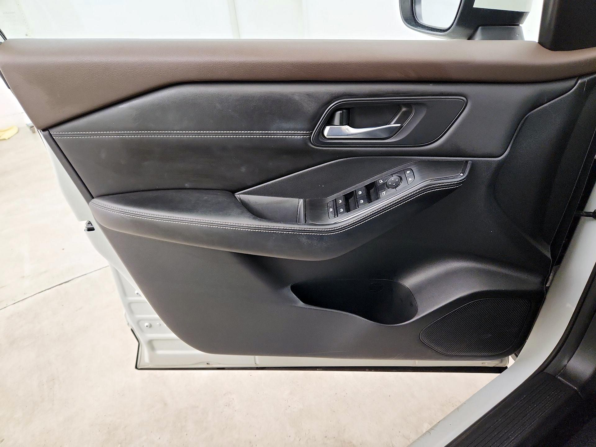 Thumbnail: 2022 Nissan Rogue - 10