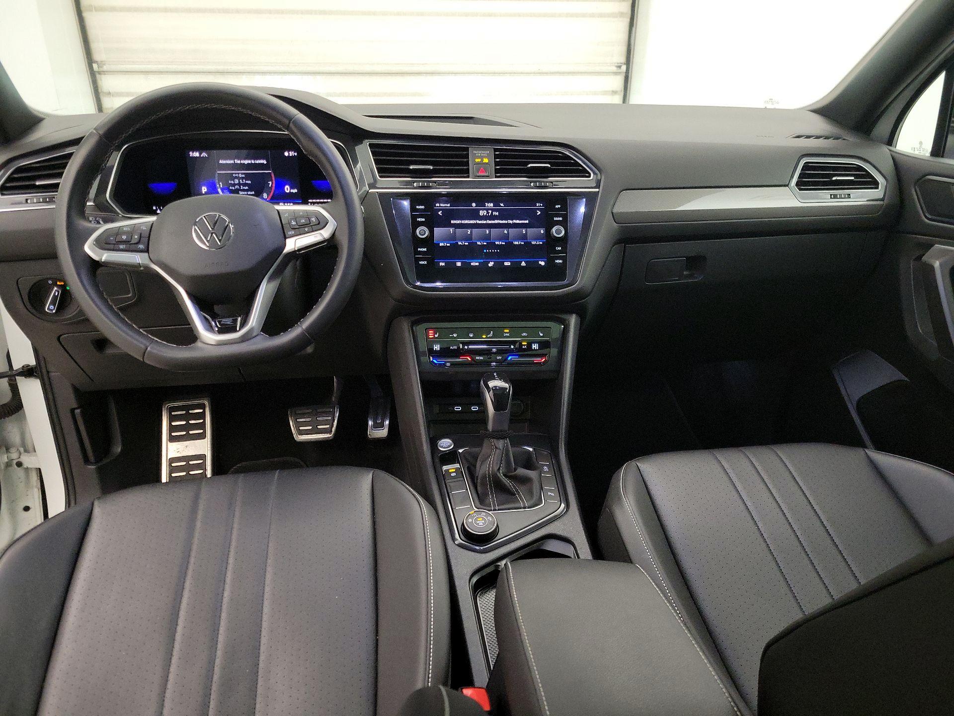 Thumbnail: 2023 Volkswagen Tiguan - 9