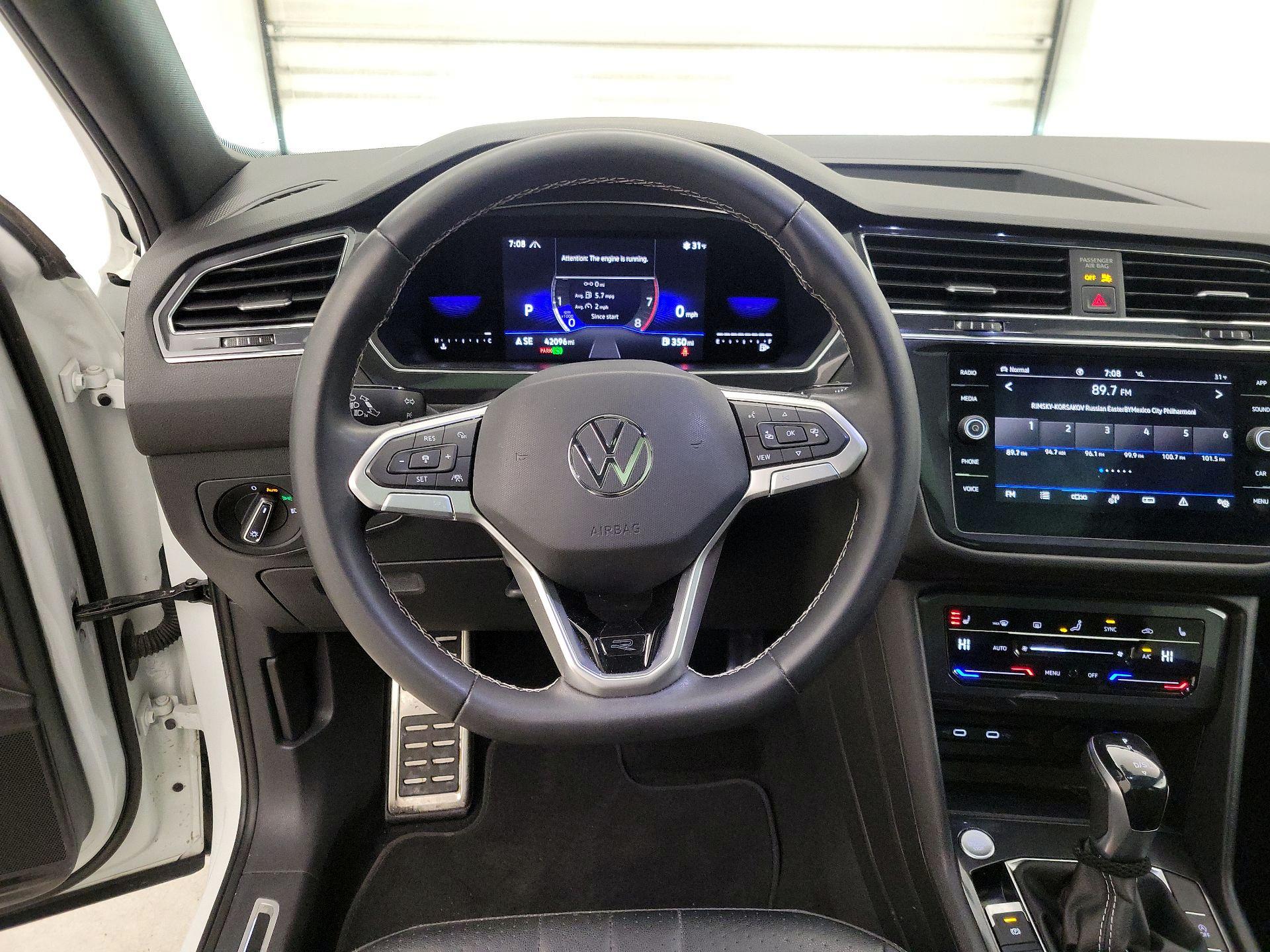 Thumbnail: 2023 Volkswagen Tiguan - 10