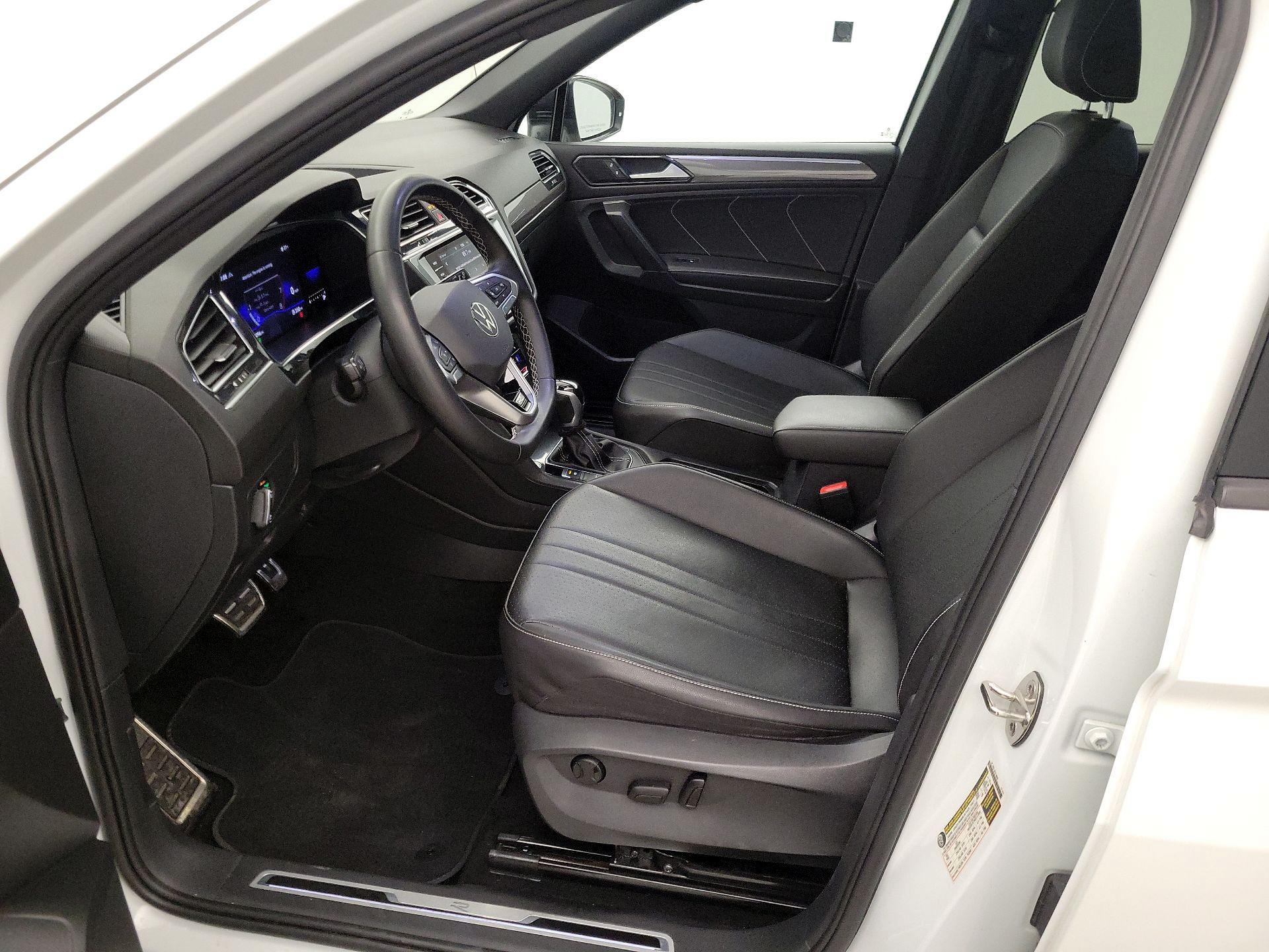 Thumbnail: 2023 Volkswagen Tiguan - 11