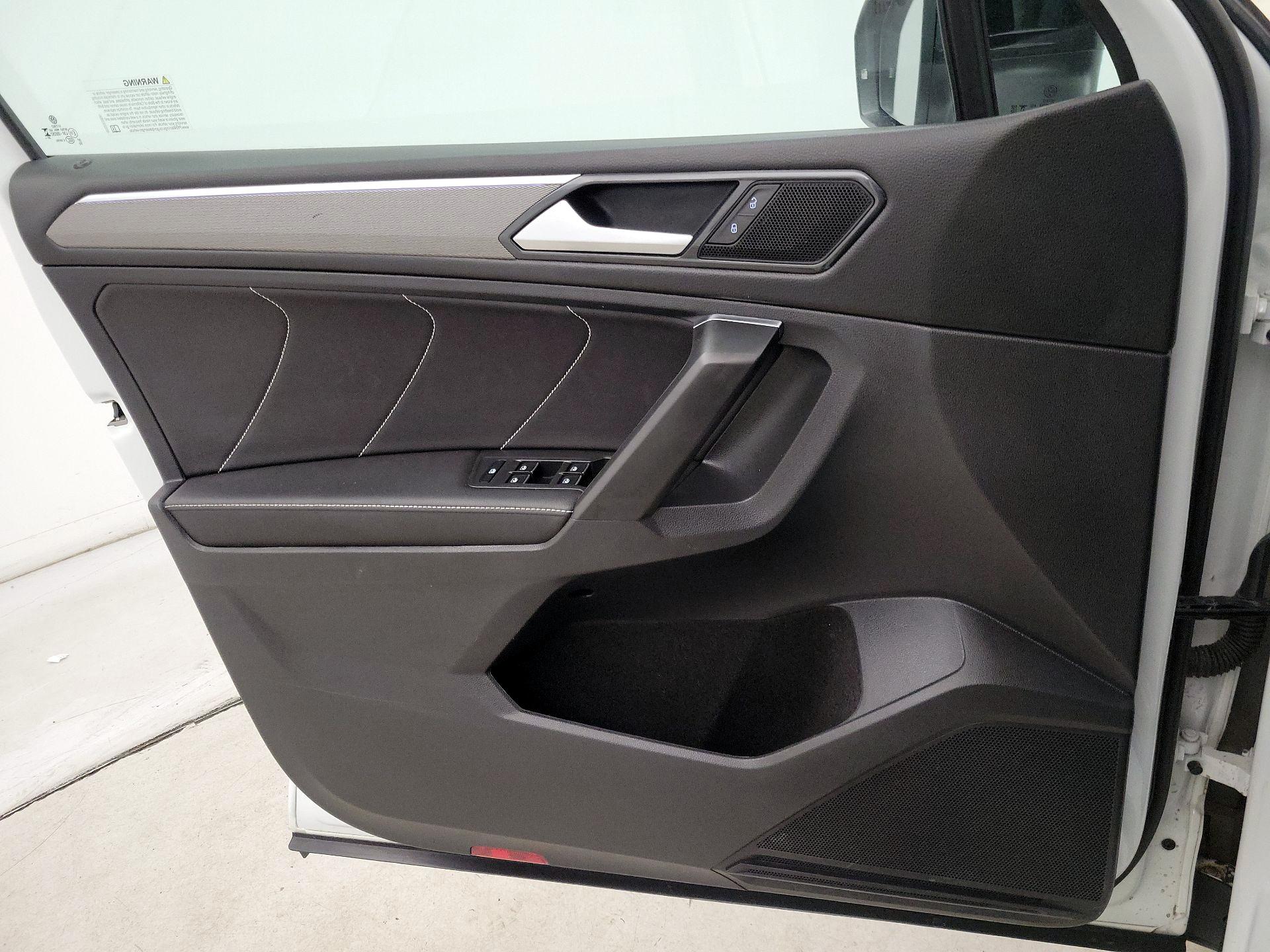 Thumbnail: 2023 Volkswagen Tiguan - 12