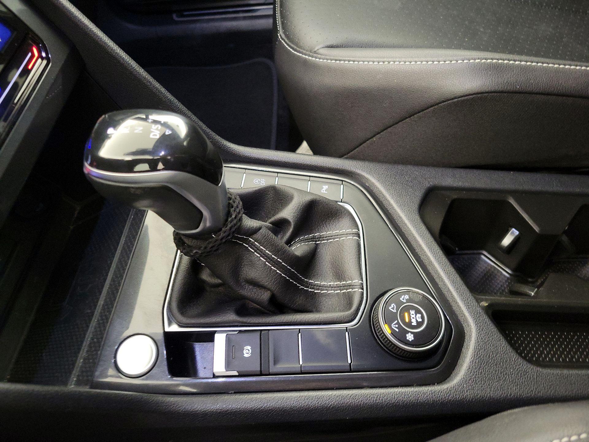 Thumbnail: 2023 Volkswagen Tiguan - 17