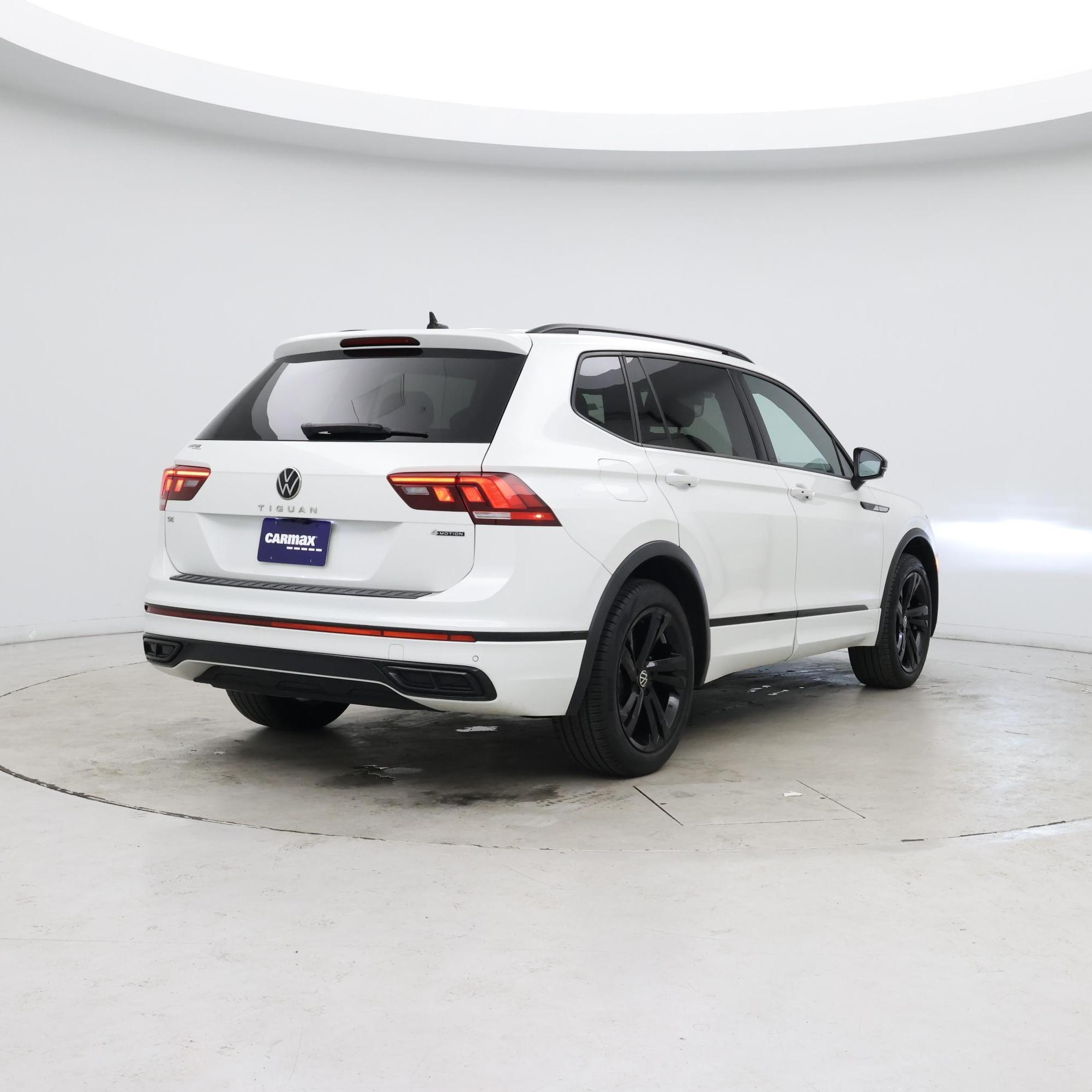 Thumbnail: 2023 Volkswagen Tiguan - 8