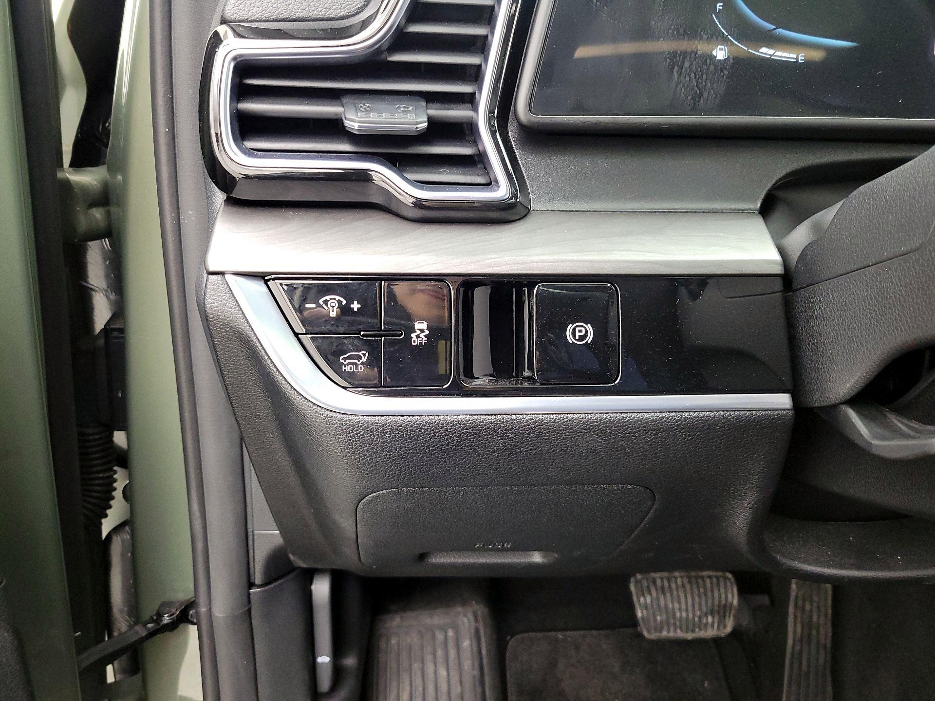 Thumbnail: 2023 Kia Sportage - 13