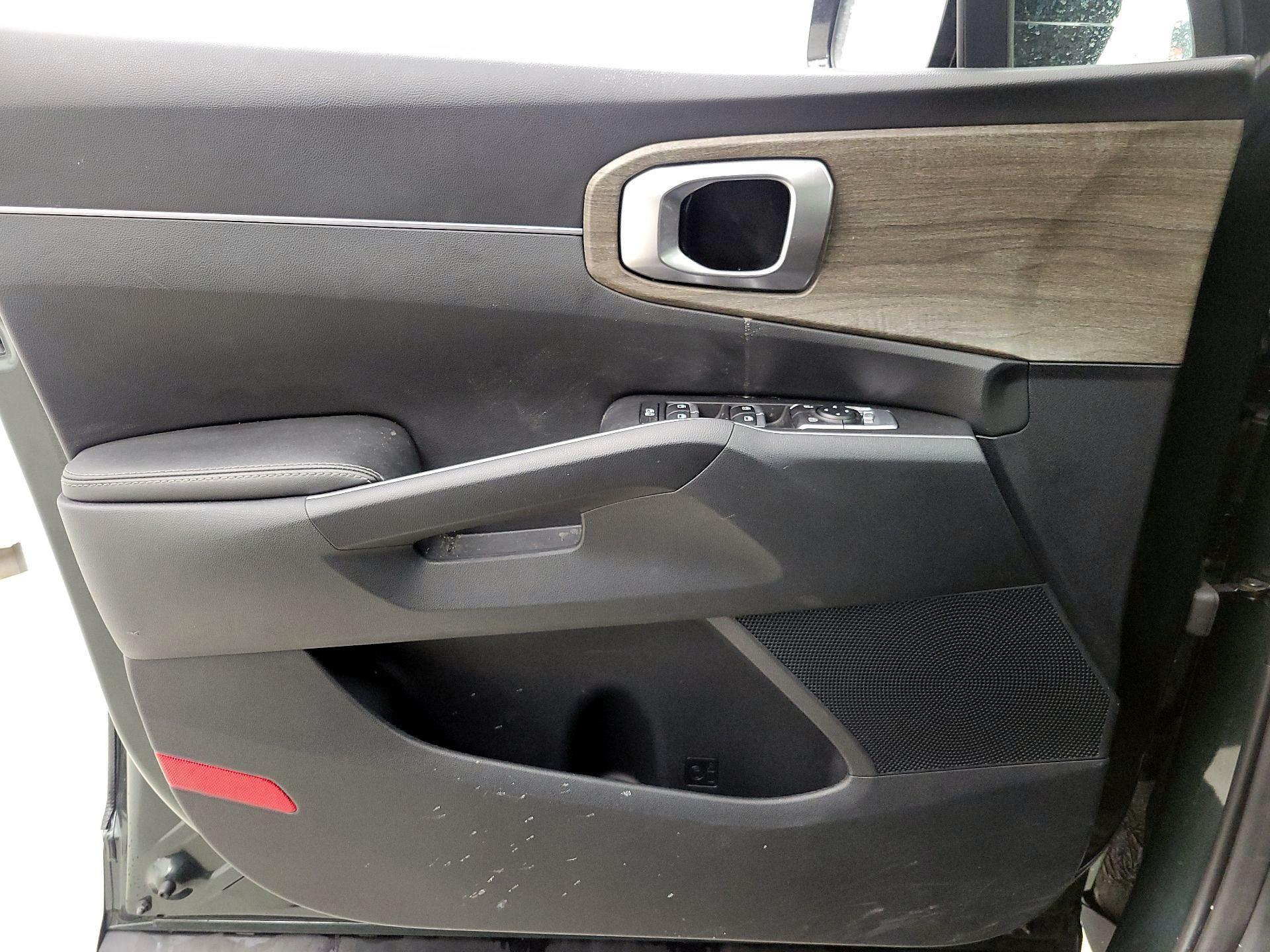 Thumbnail: 2023 Kia Sorento - 12