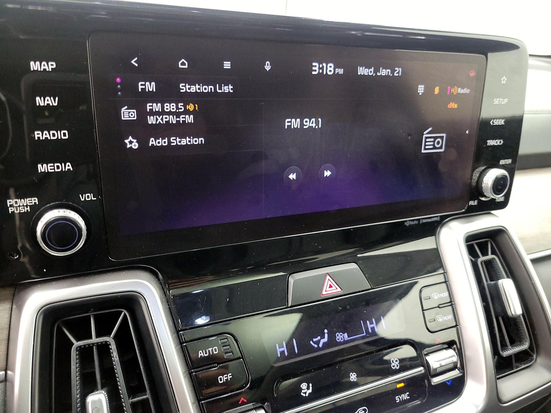 Thumbnail: 2023 Kia Sorento - 16