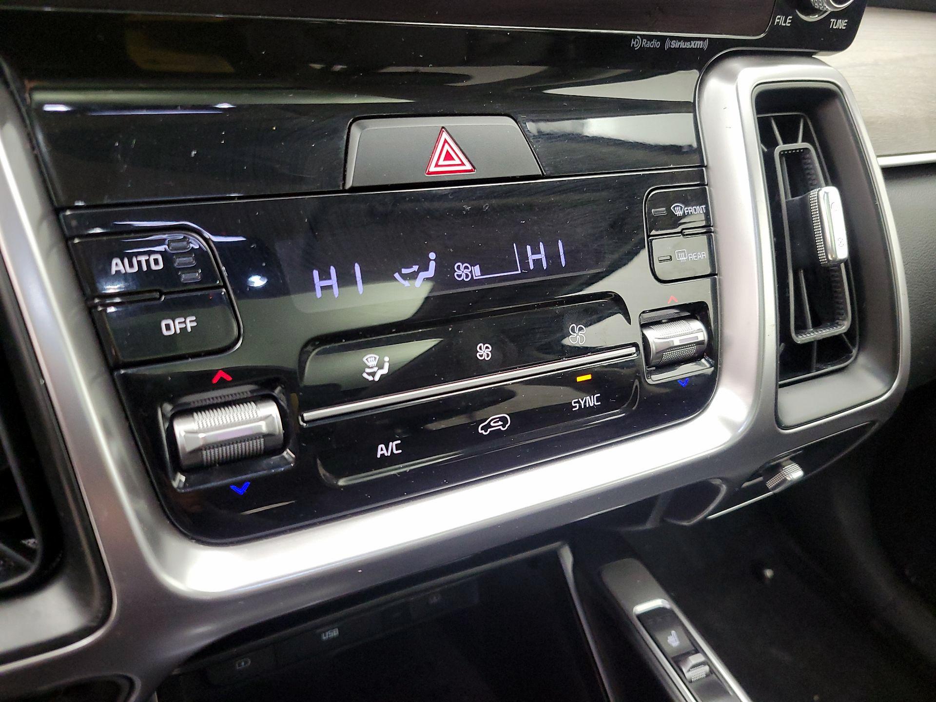 Thumbnail: 2023 Kia Sorento - 17