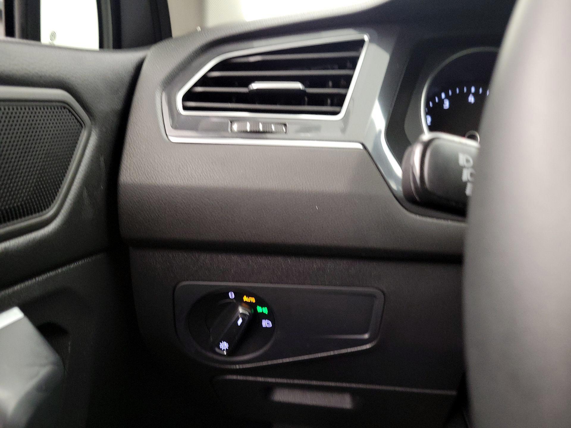 Thumbnail: 2020 Volkswagen Tiguan - 13