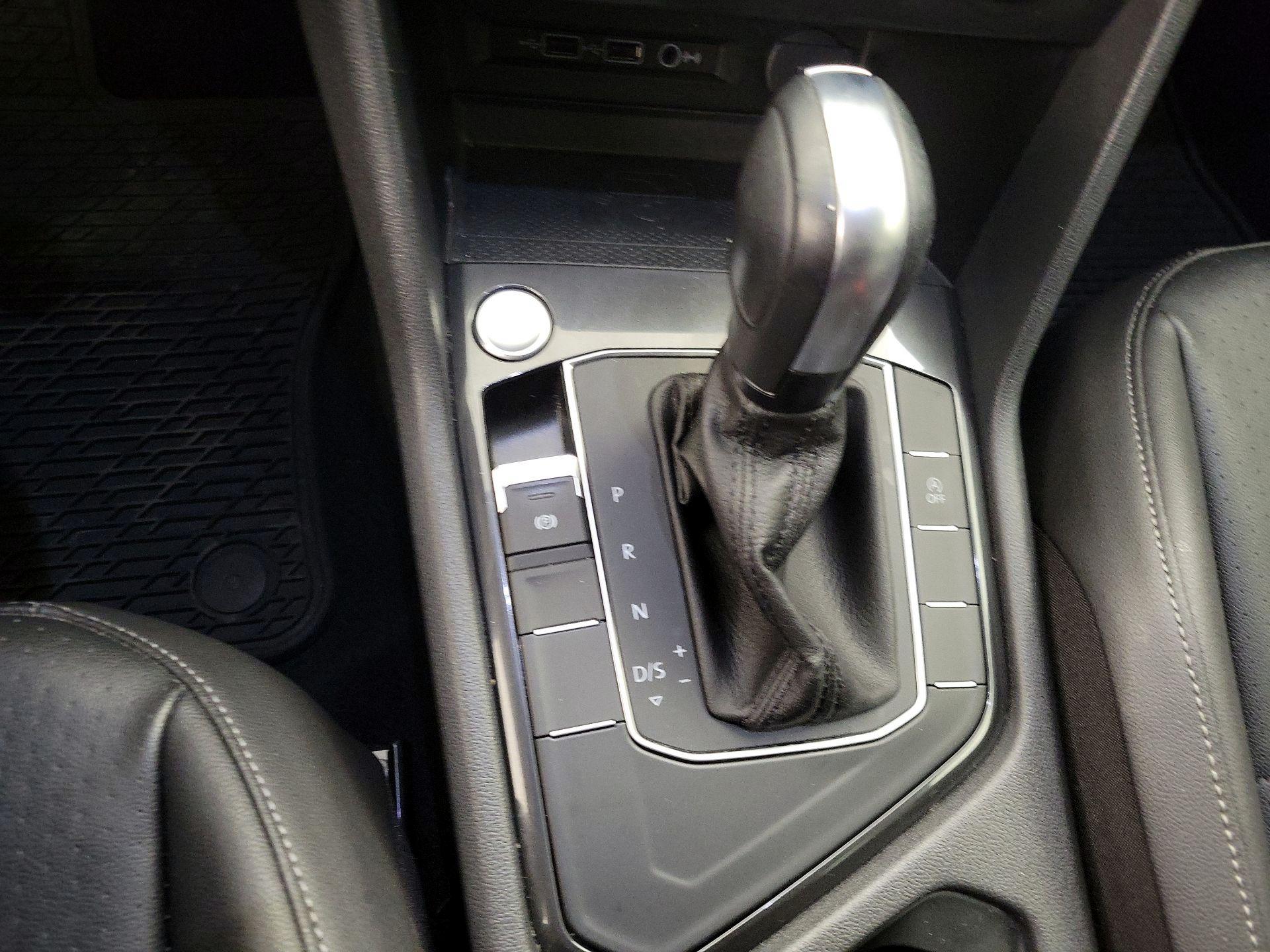 Thumbnail: 2020 Volkswagen Tiguan - 17