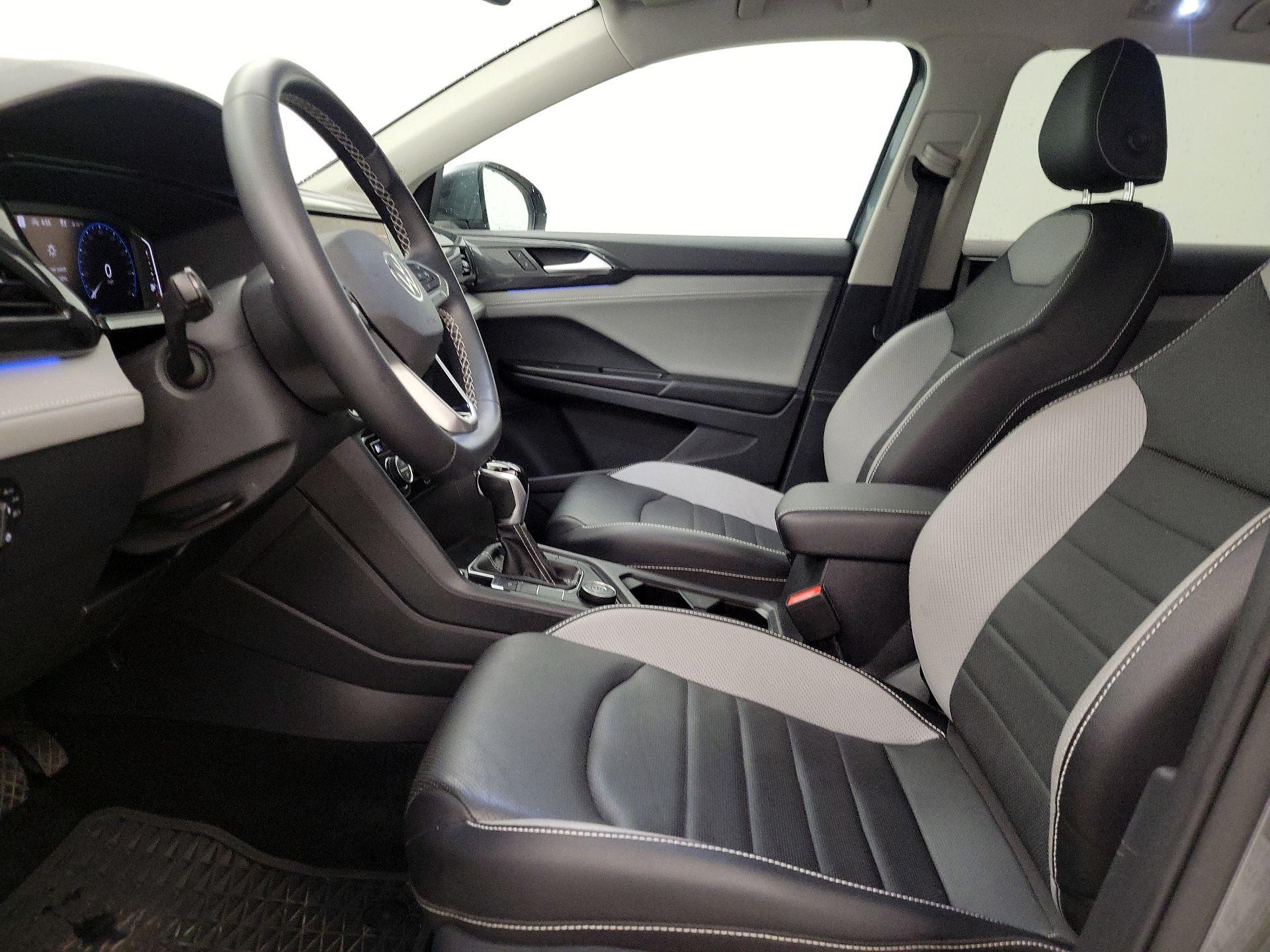 Thumbnail: 2022 Volkswagen Taos - 11