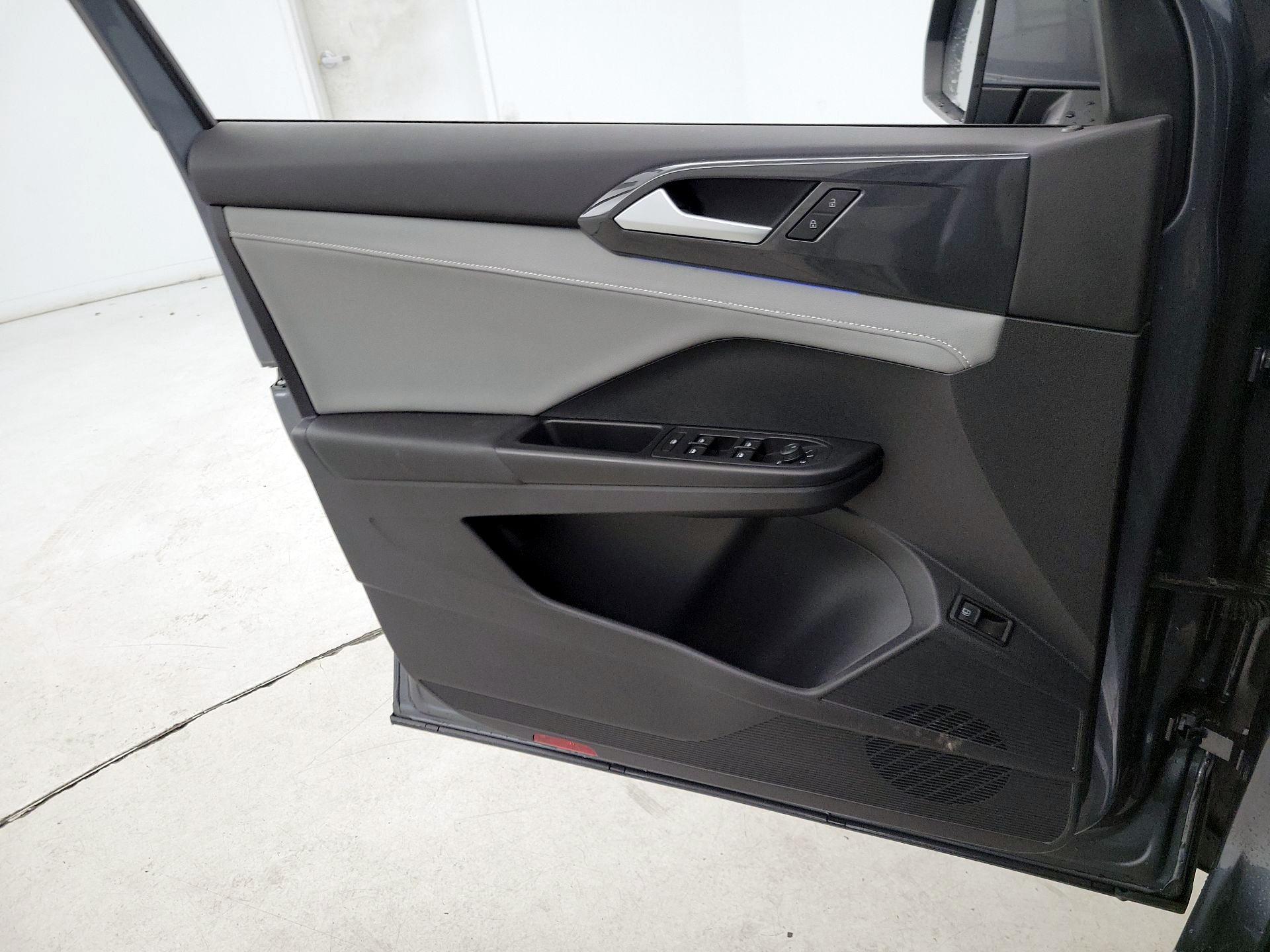 Thumbnail: 2022 Volkswagen Taos - 12