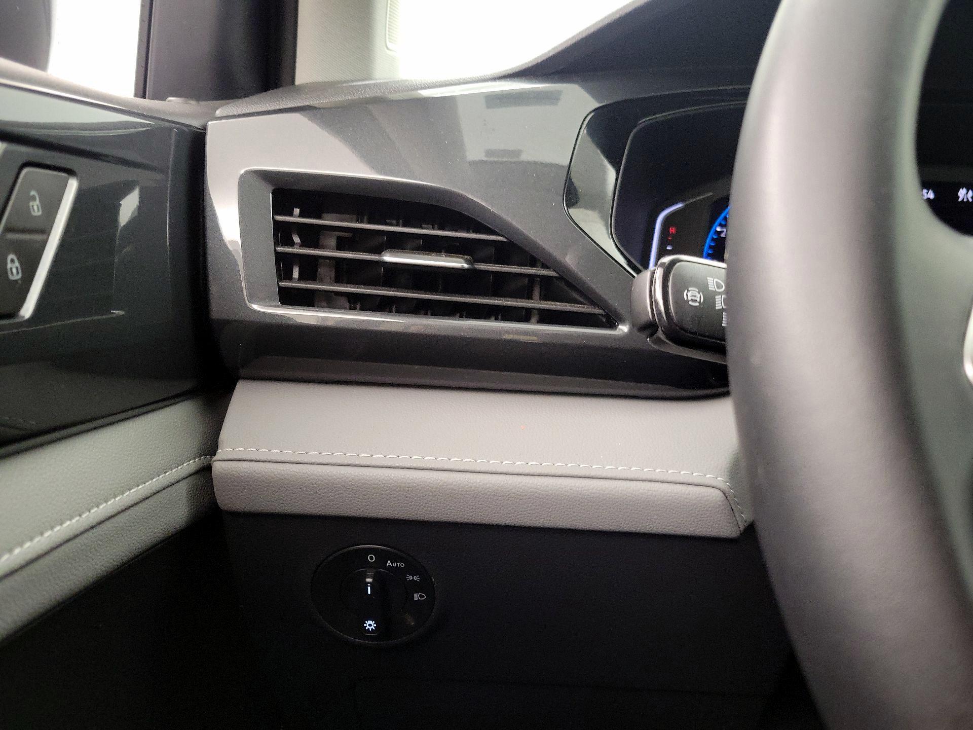 Thumbnail: 2022 Volkswagen Taos - 13