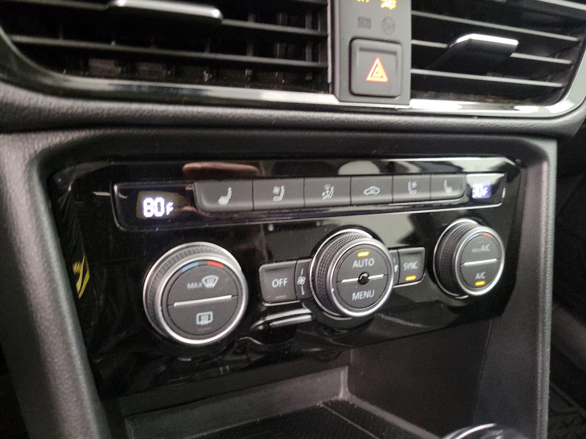 Thumbnail: 2022 Volkswagen Taos - 16