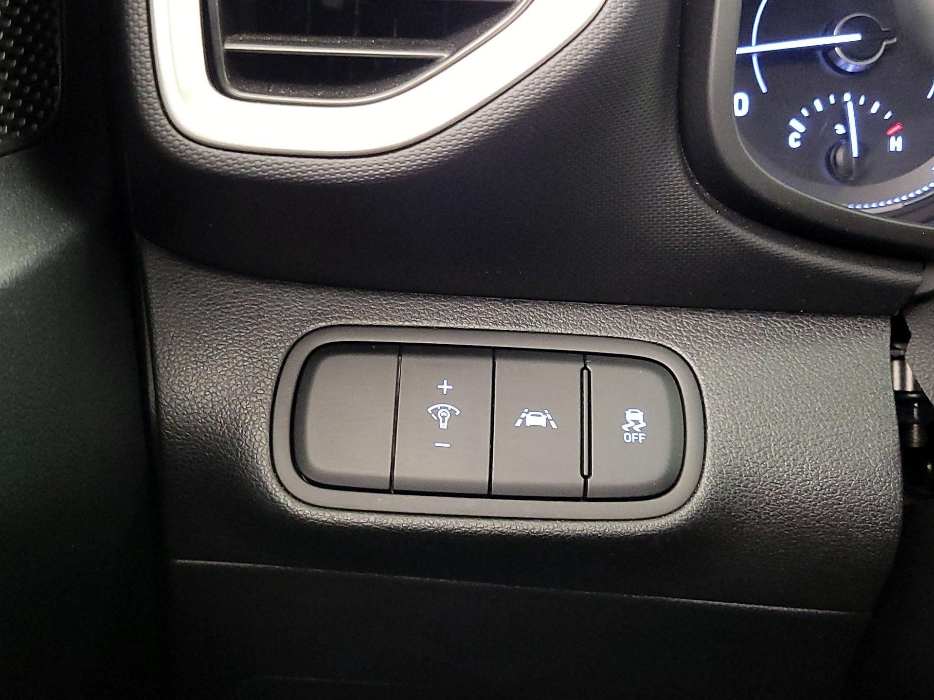 Thumbnail: 2022 Hyundai Venue - 13