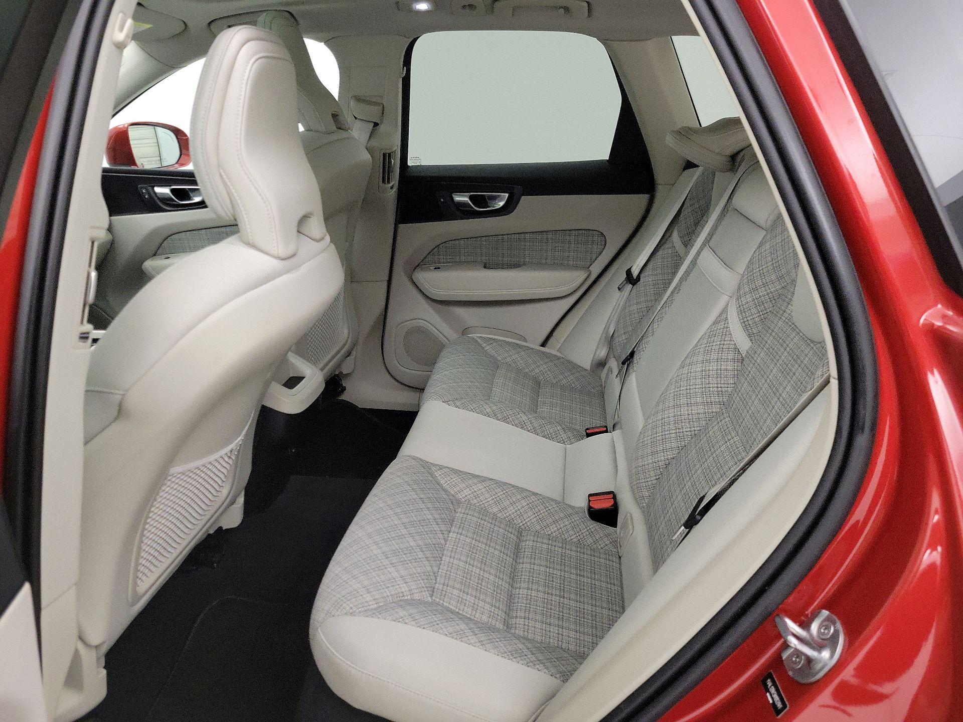 Thumbnail: 2022 Volvo XC60 - 19