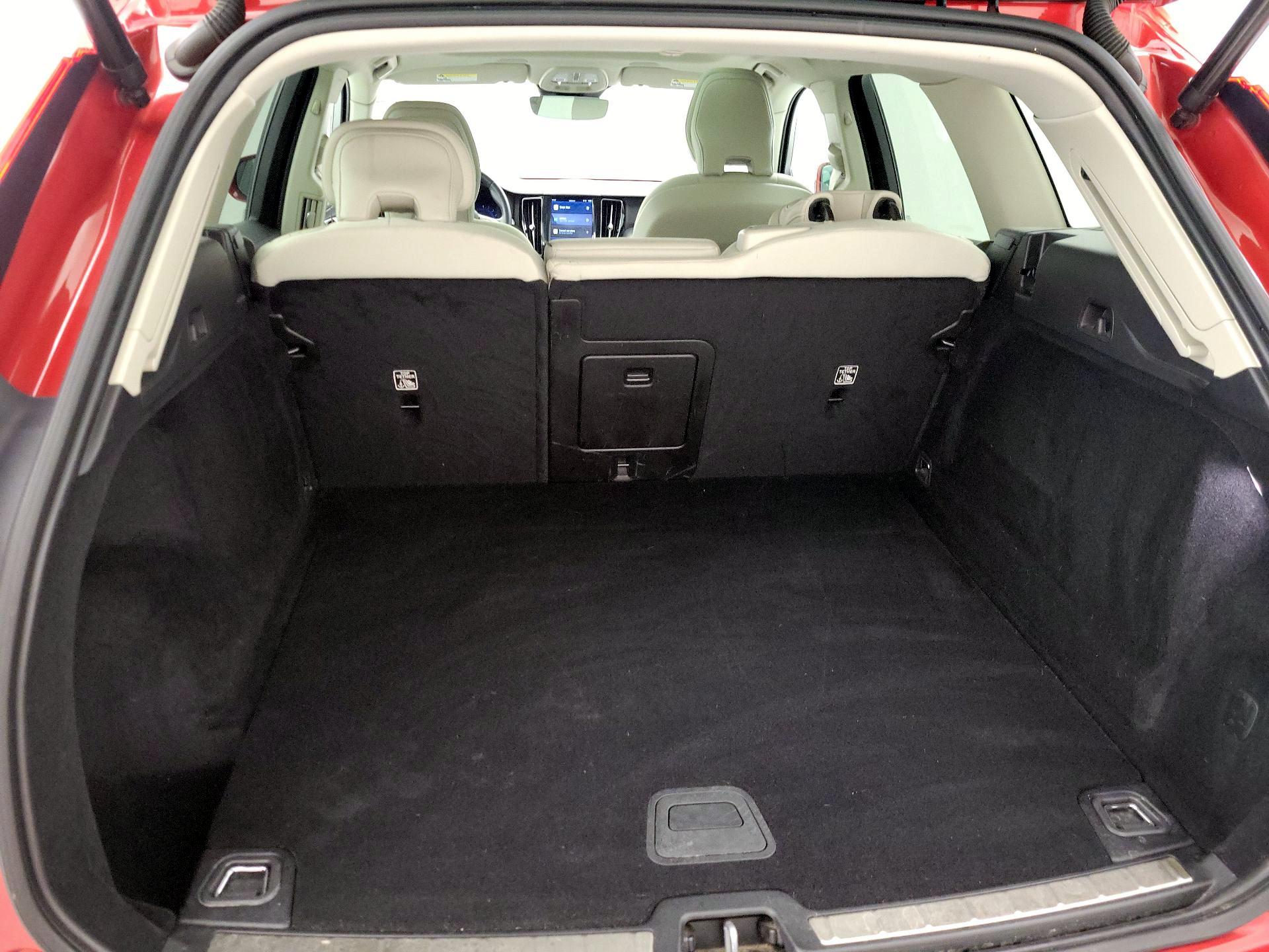 Thumbnail: 2022 Volvo XC60 - 20