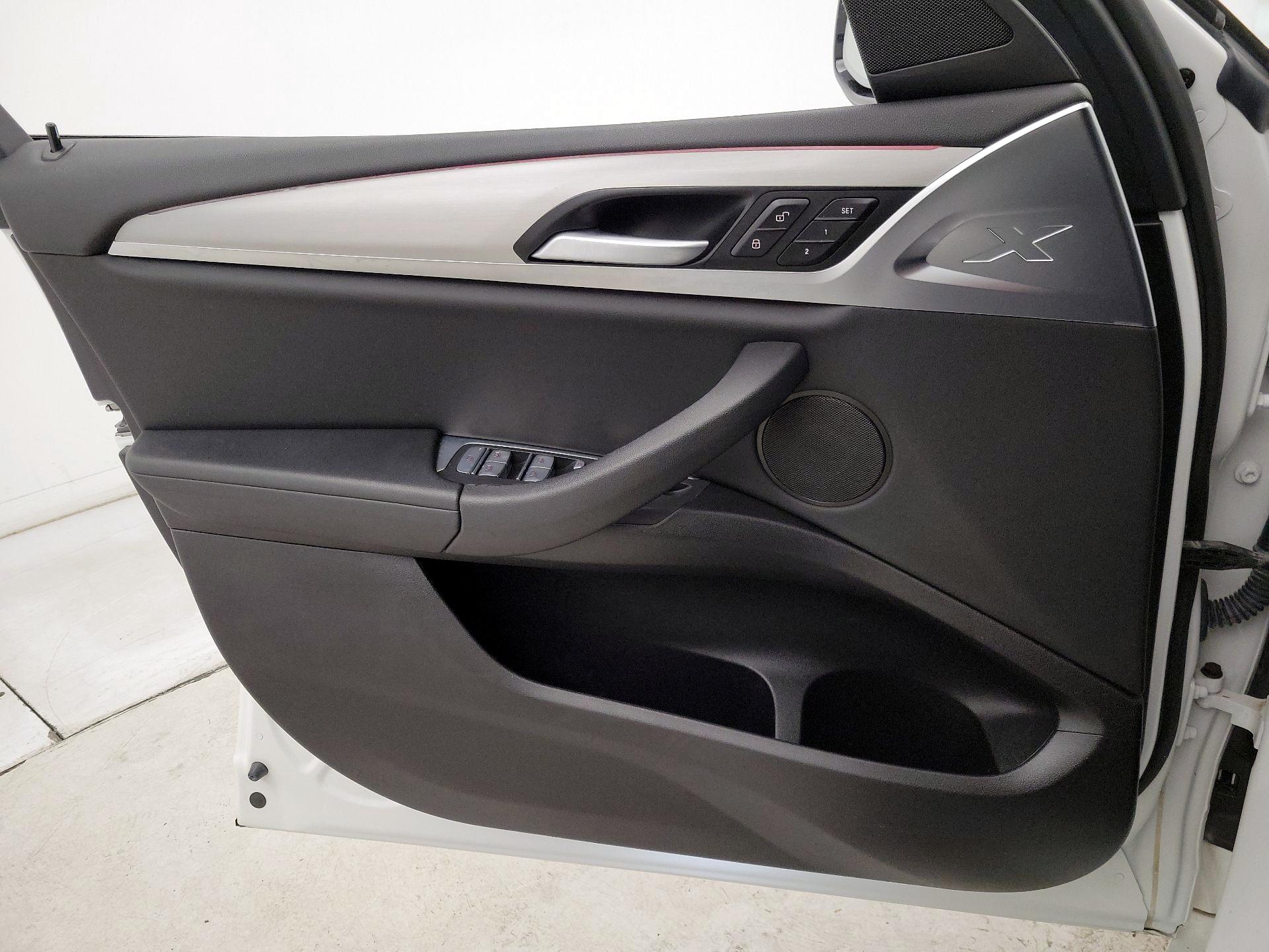 Thumbnail: 2022 BMW X4 - 12