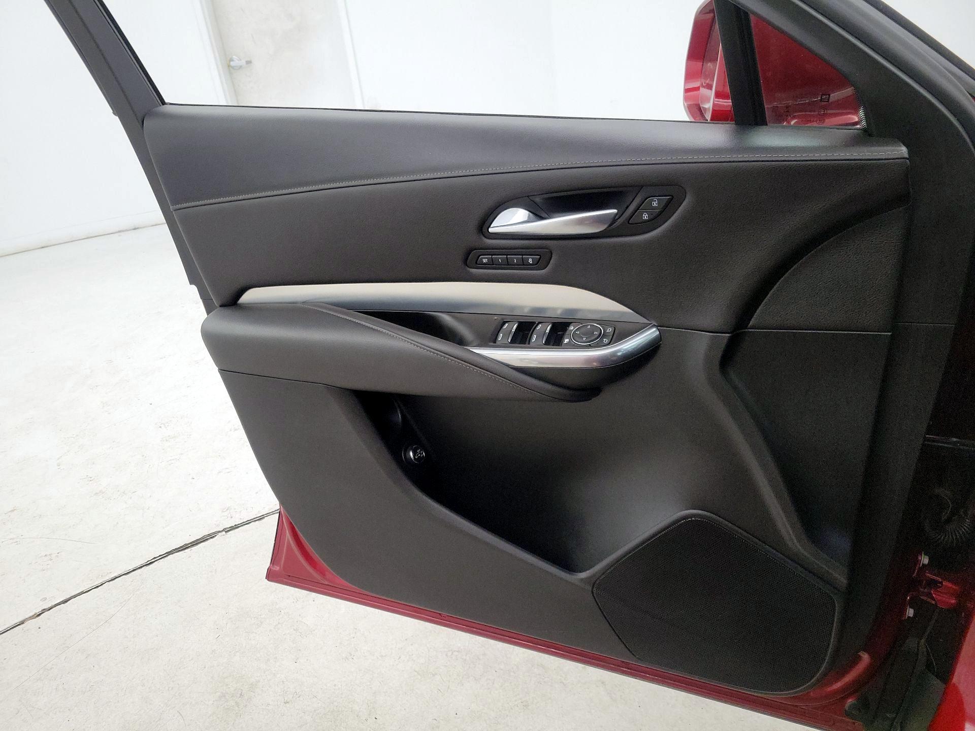 Thumbnail: 2021 Cadillac XT4 - 12