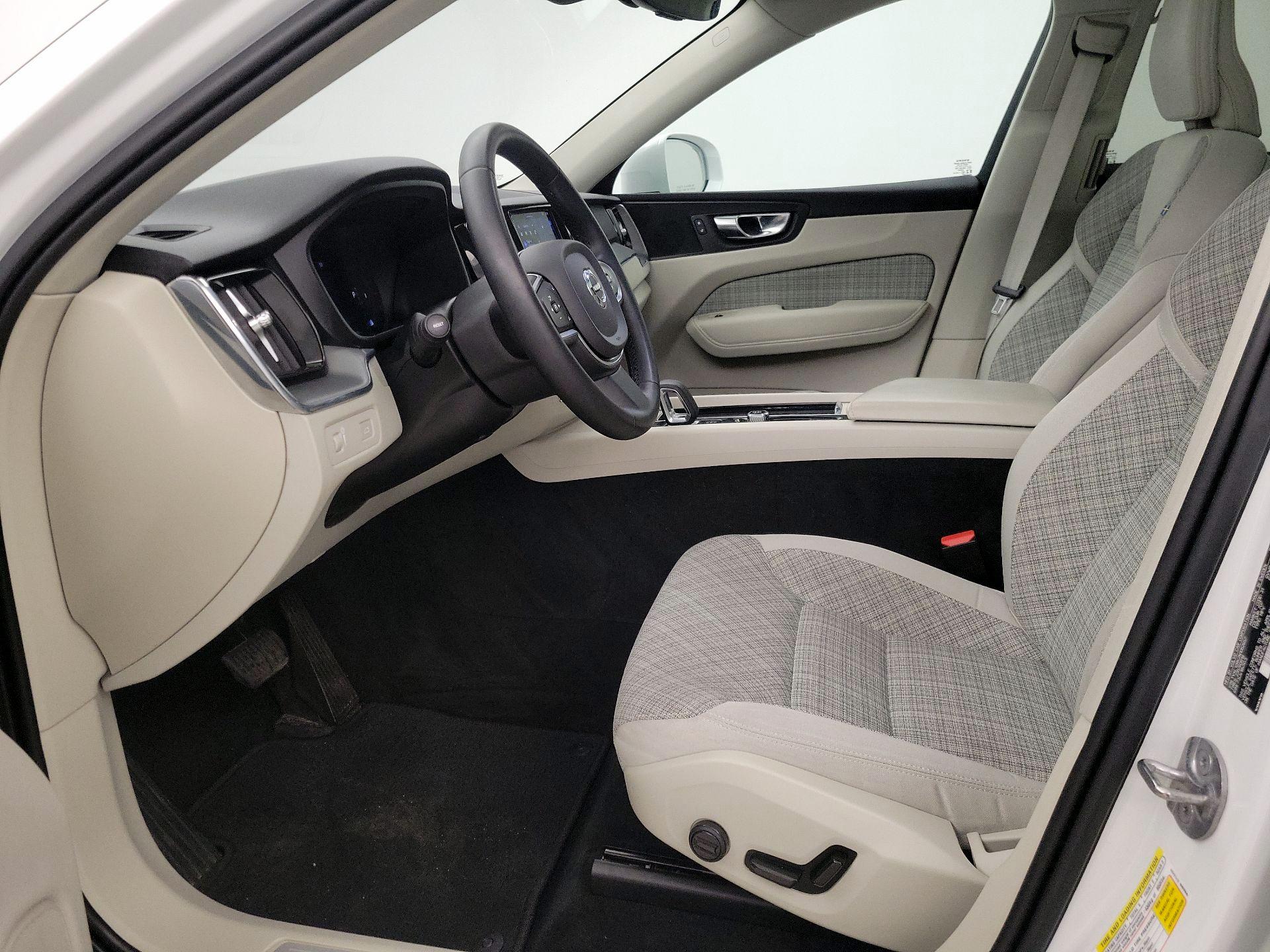 Thumbnail: 2022 Volvo XC60 - 11