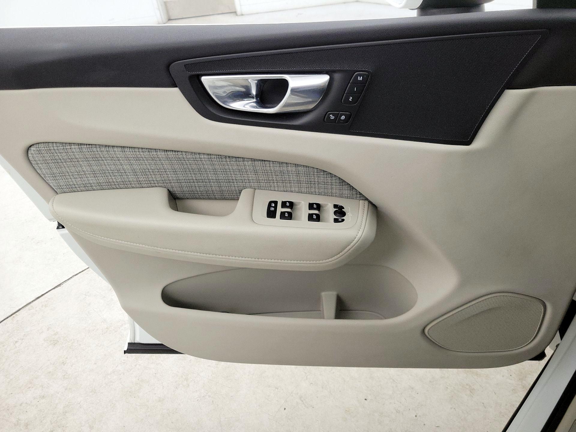 Thumbnail: 2022 Volvo XC60 - 12