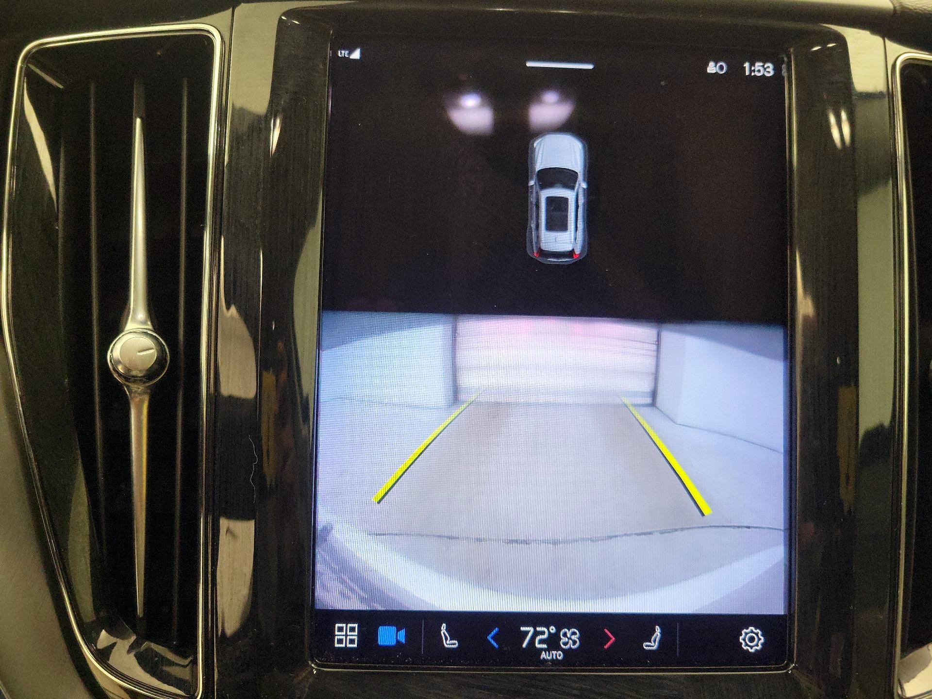 Thumbnail: 2022 Volvo XC60 - 15