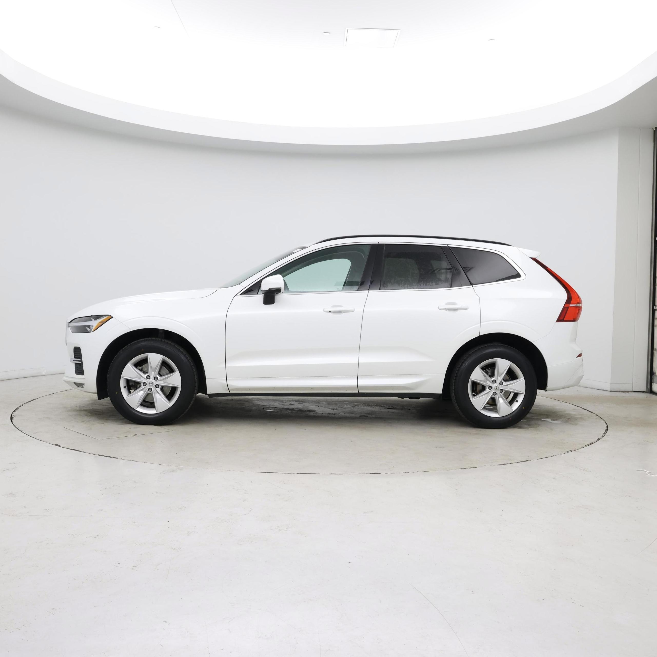 Thumbnail: 2022 Volvo XC60 - 3