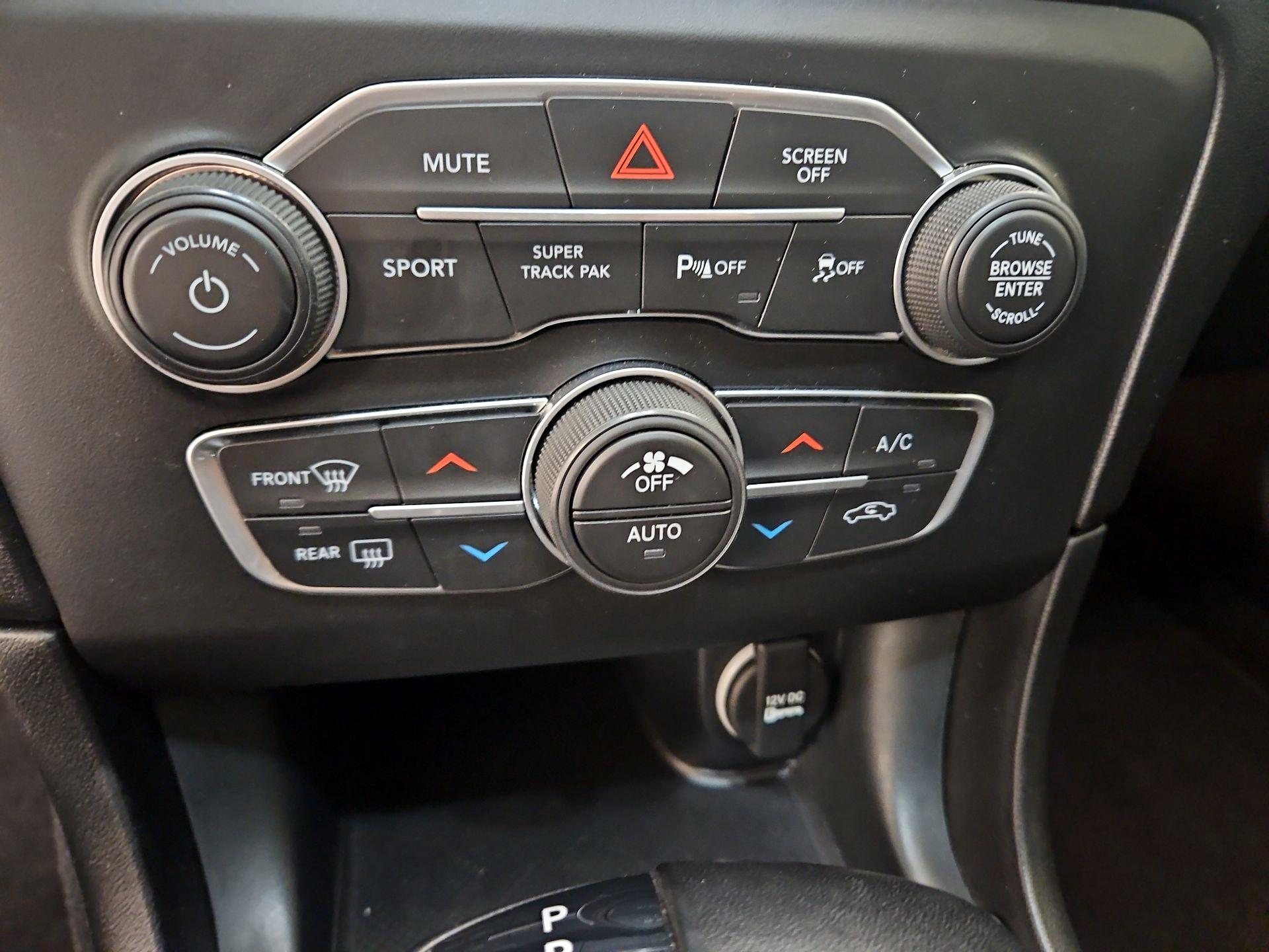 Thumbnail: 2022 Dodge Charger - 16