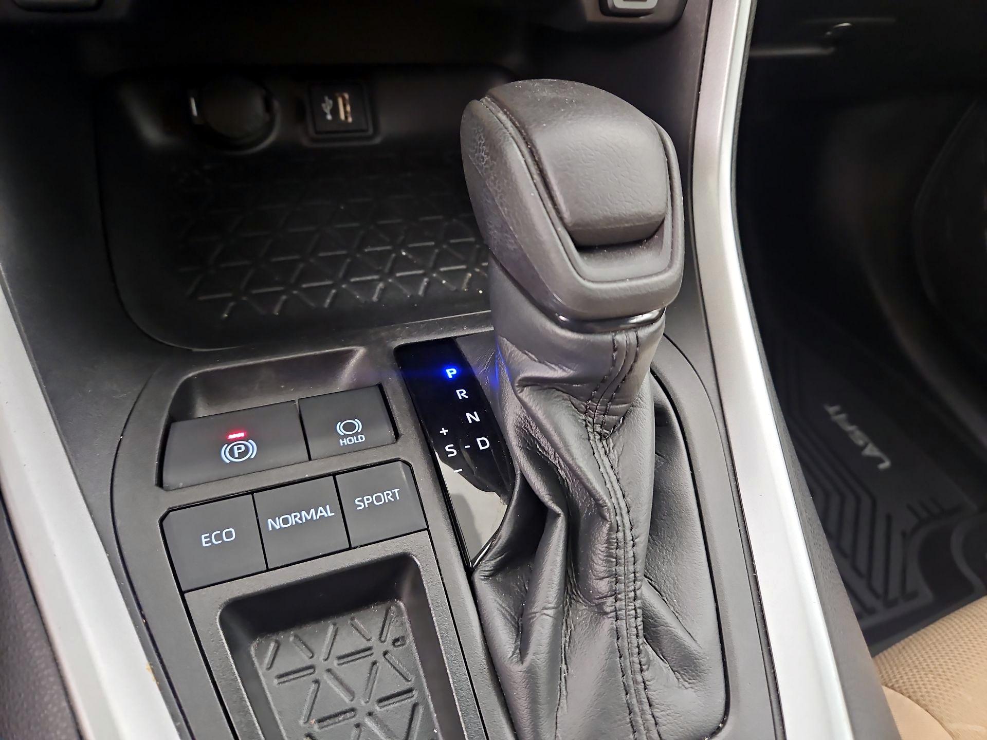 Thumbnail: 2023 Toyota RAV4 - 17