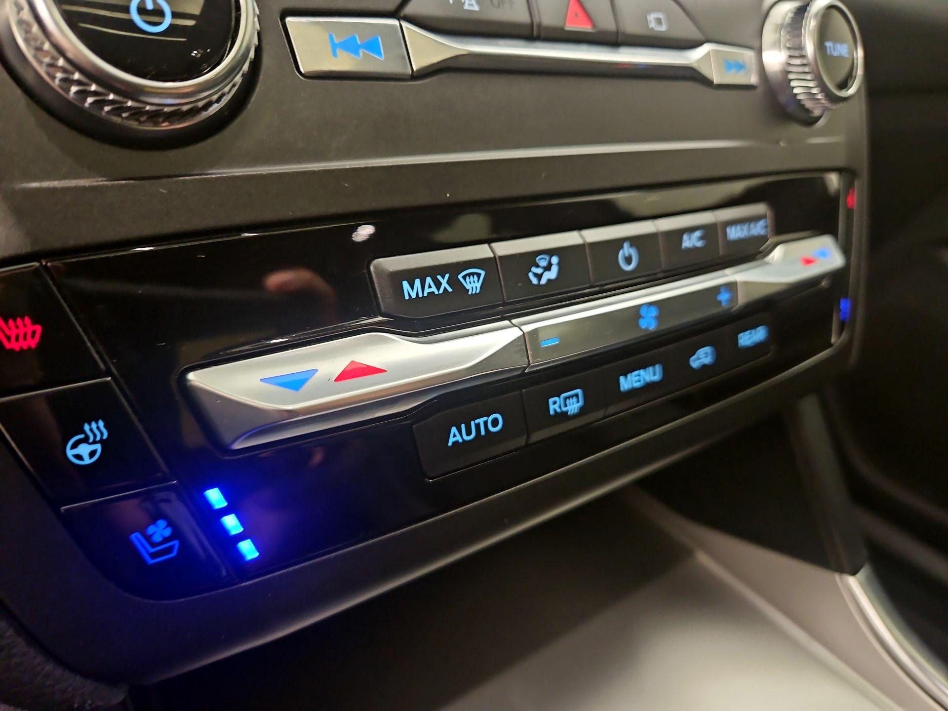 Thumbnail: 2020 Ford Explorer - 17