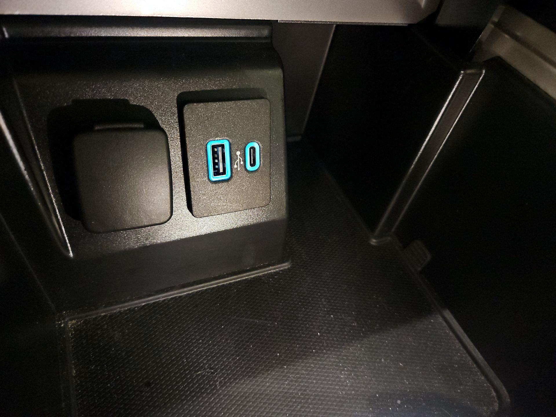 Thumbnail: 2020 Ford Explorer - 19