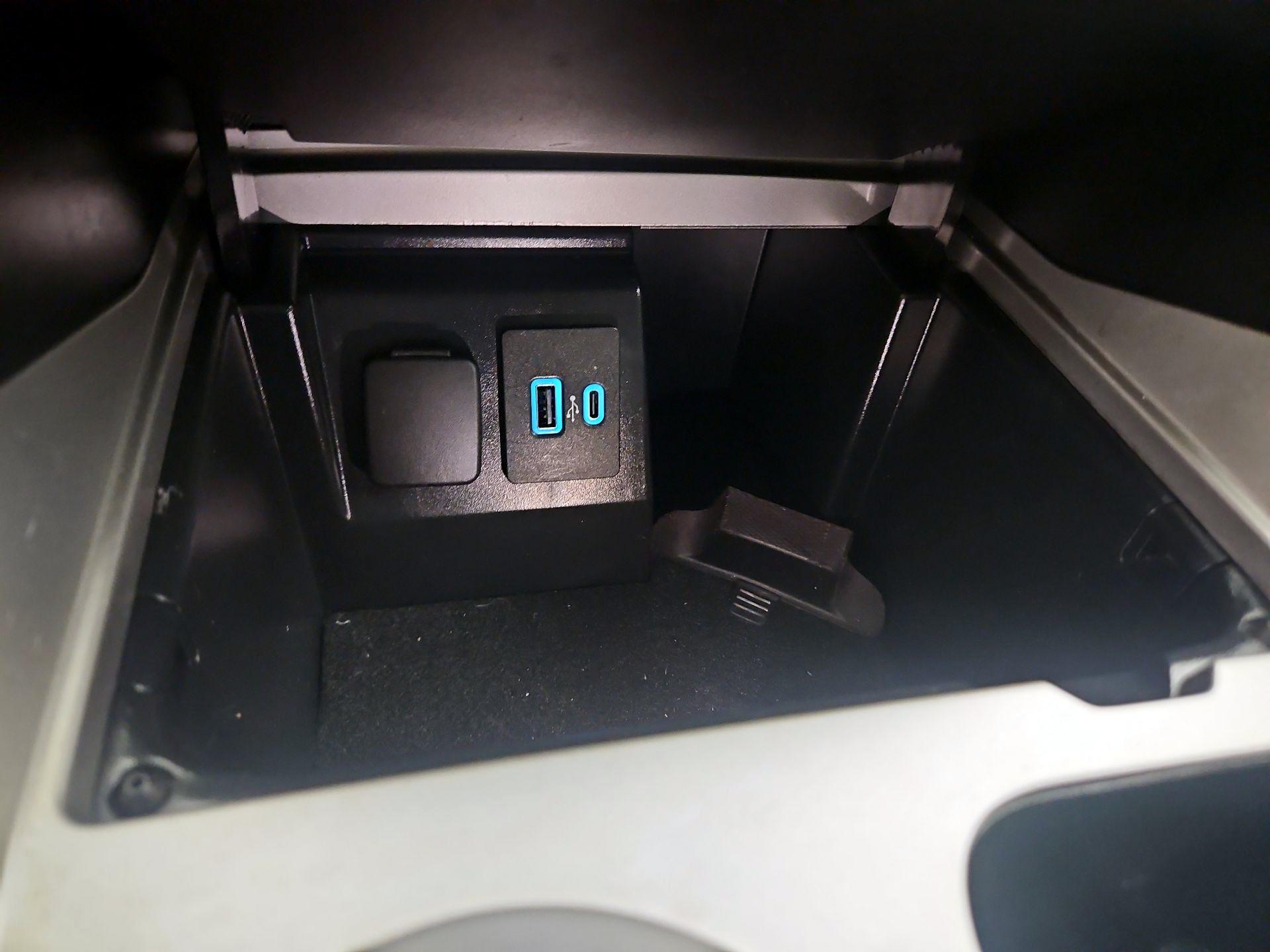 Thumbnail: 2022 Ford Explorer - 19