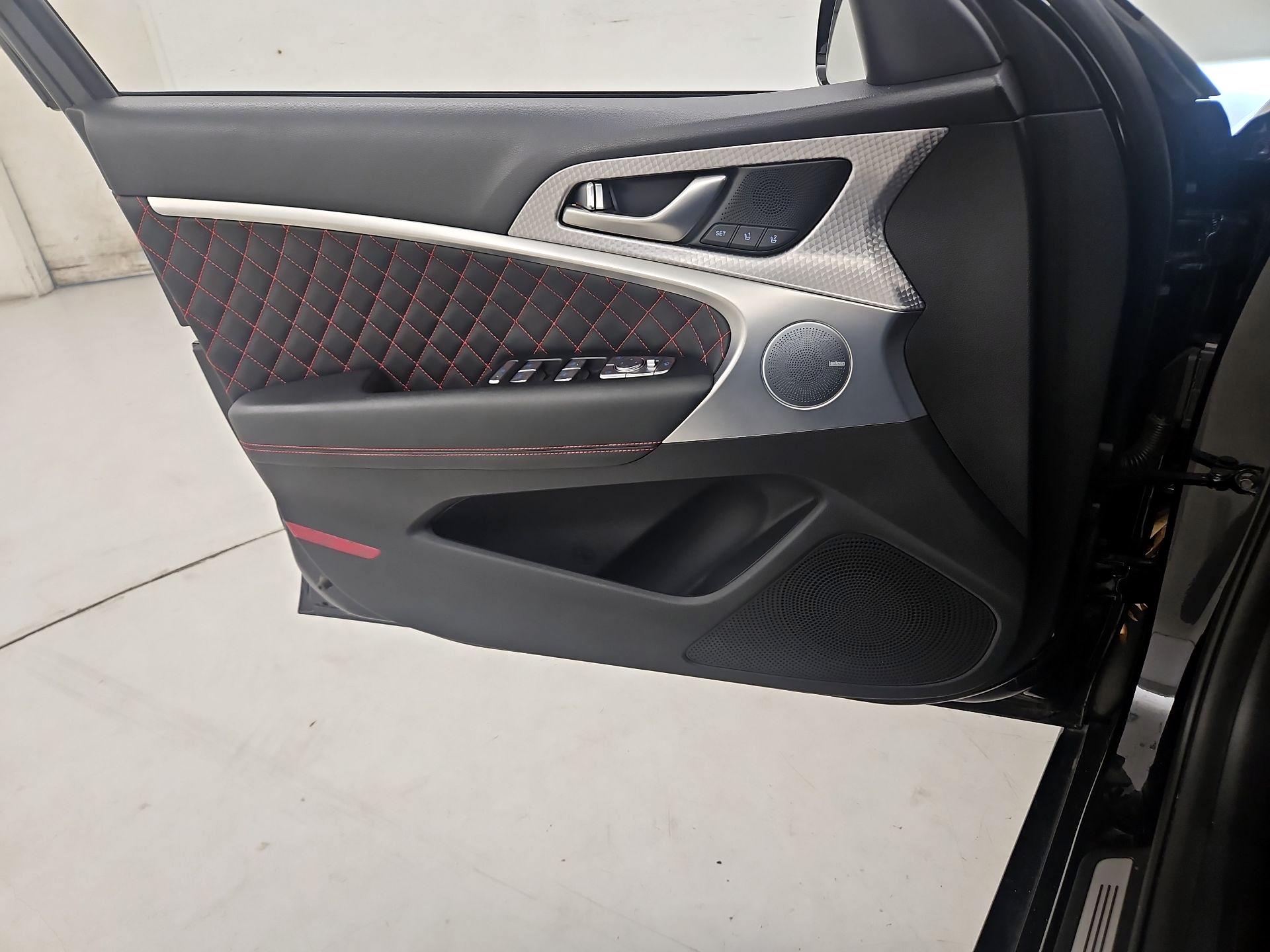 Thumbnail: 2022 Genesis G70 - 12