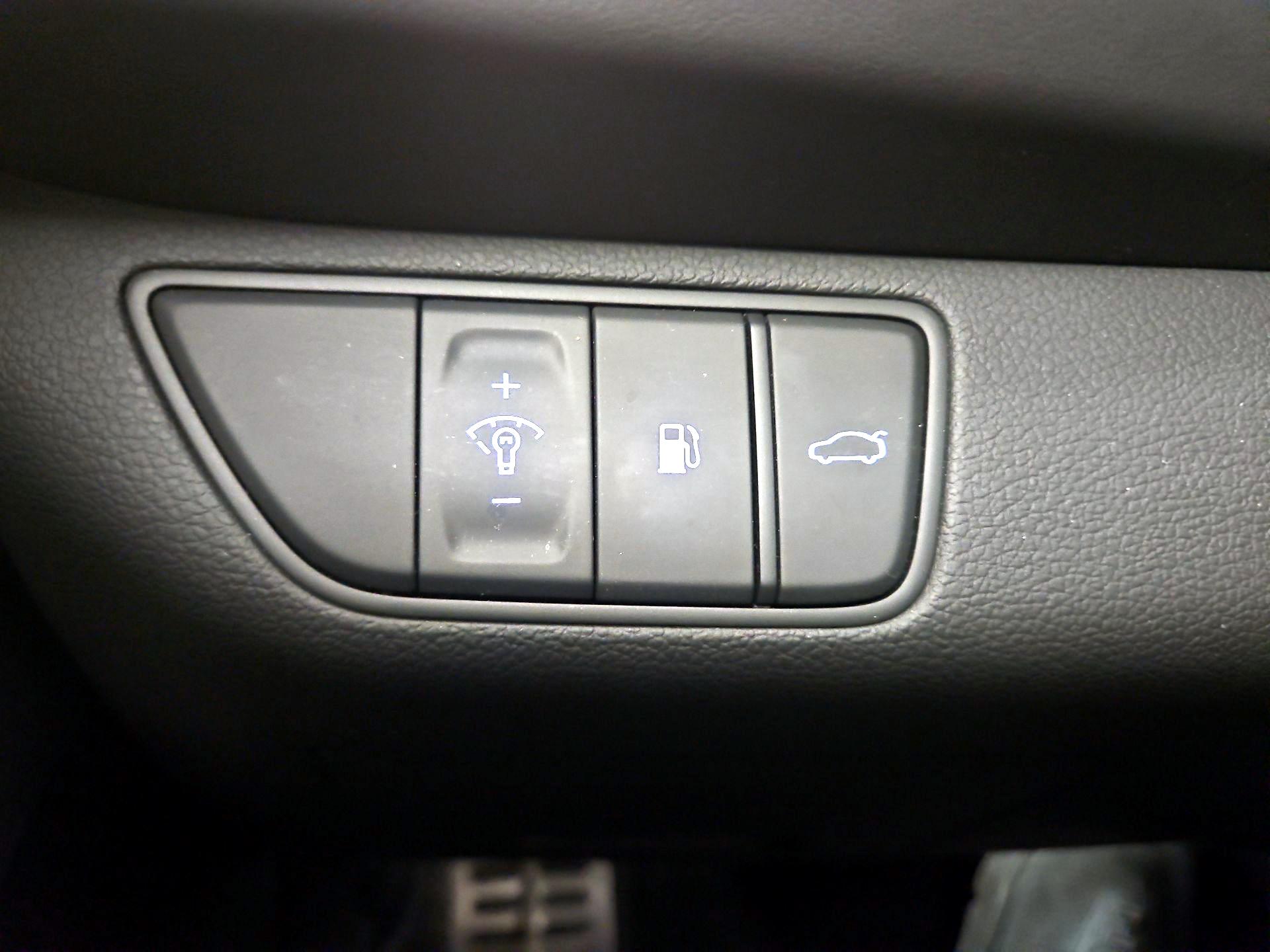 Thumbnail: 2022 Genesis G70 - 13