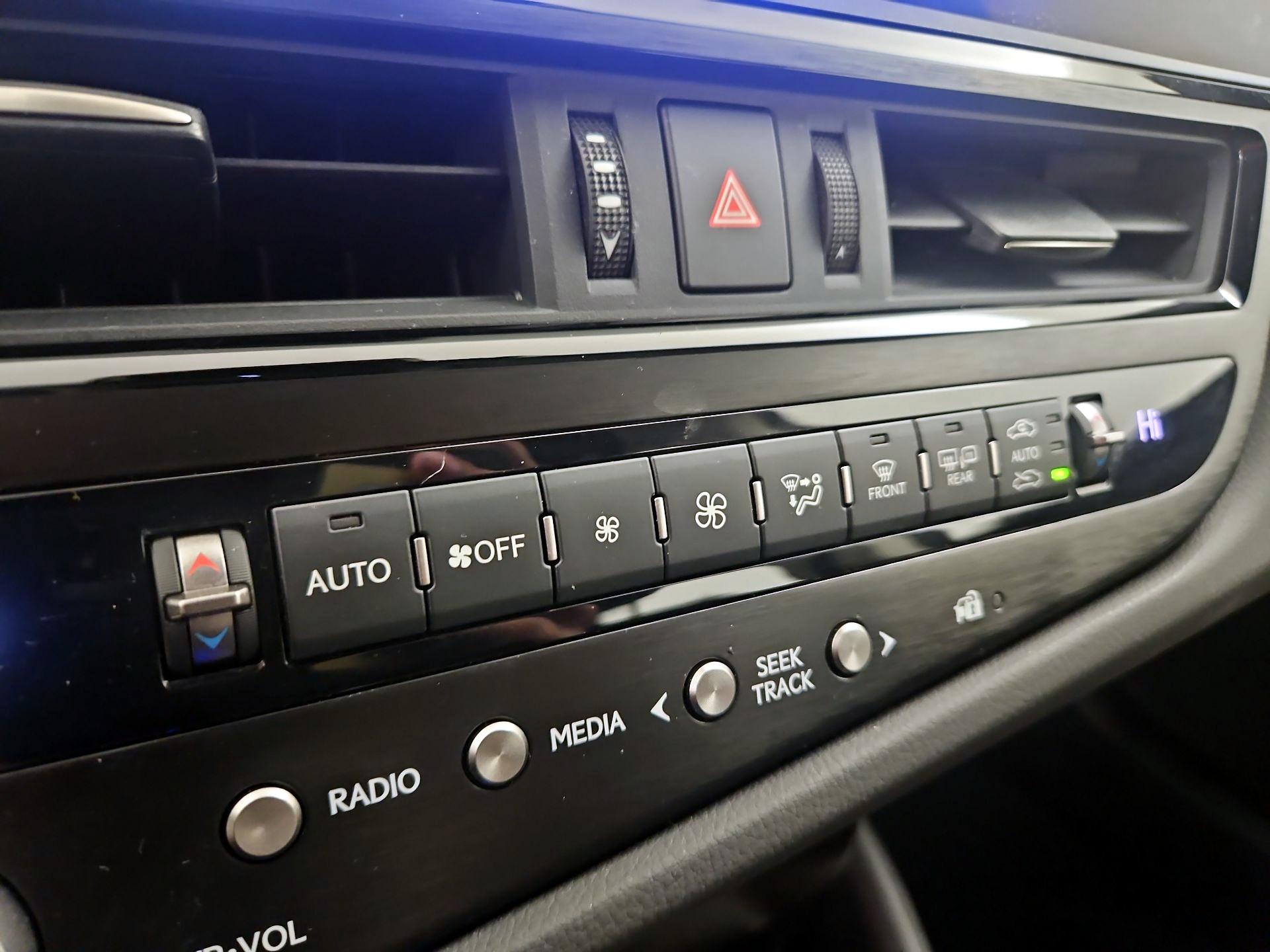 Thumbnail: 2023 Lexus ES - 15