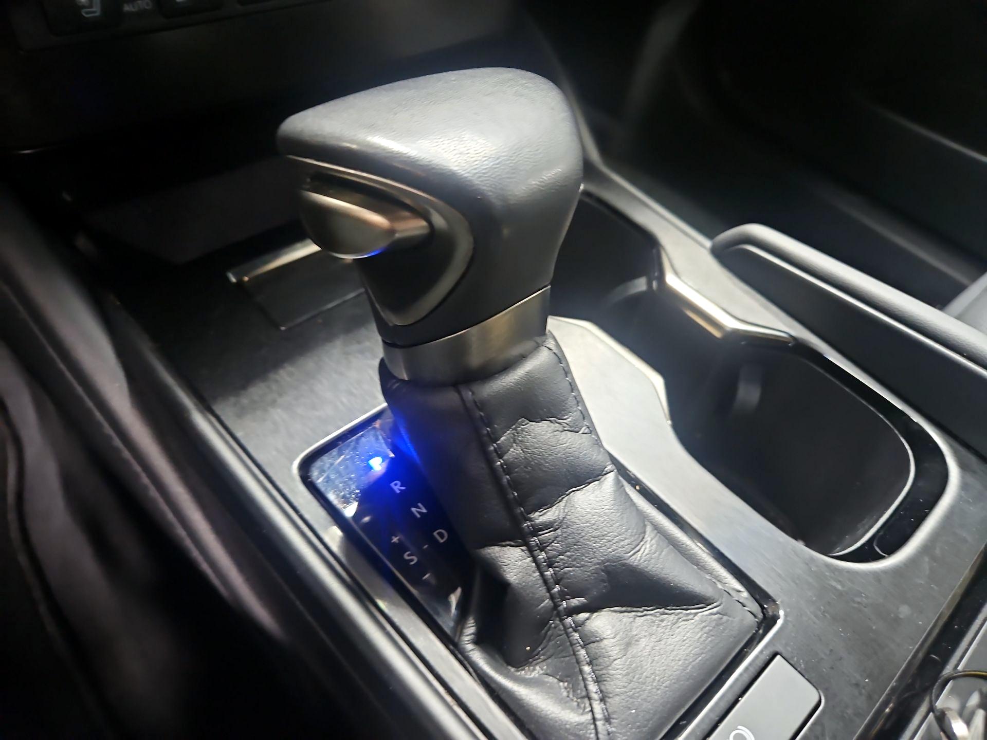 Thumbnail: 2023 Lexus ES - 16