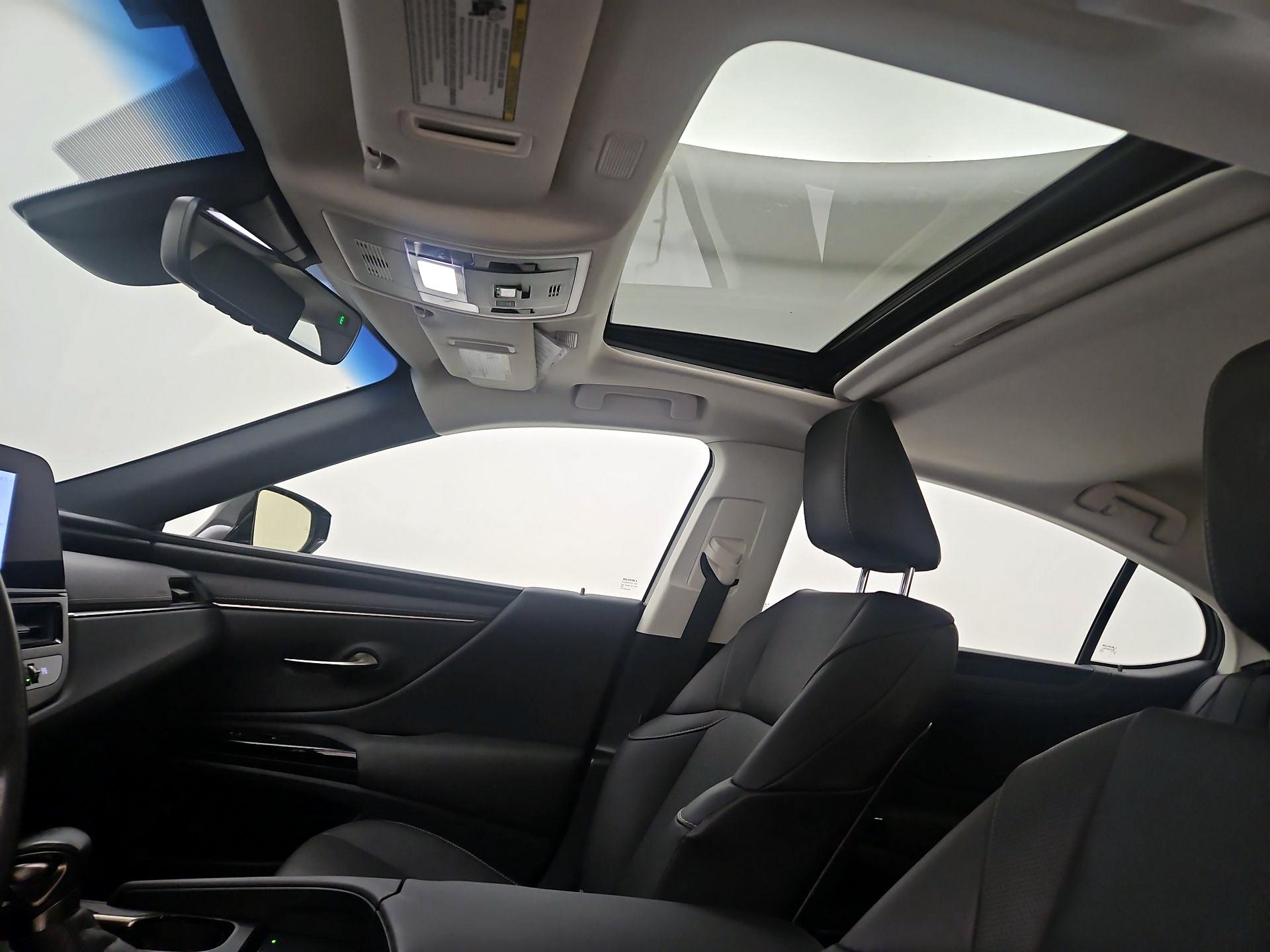 Thumbnail: 2023 Lexus ES - 18