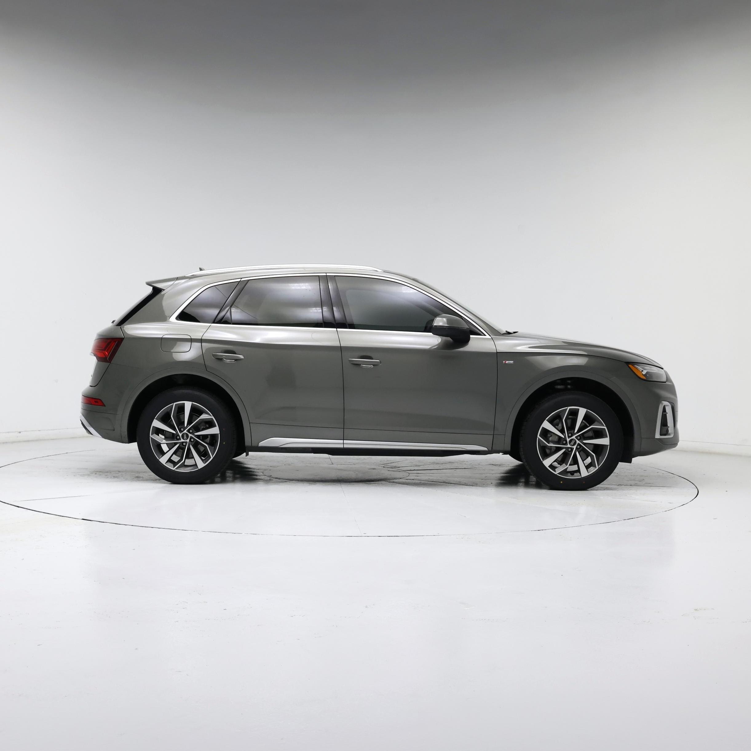 Thumbnail: 2023 Audi Q5 - 7