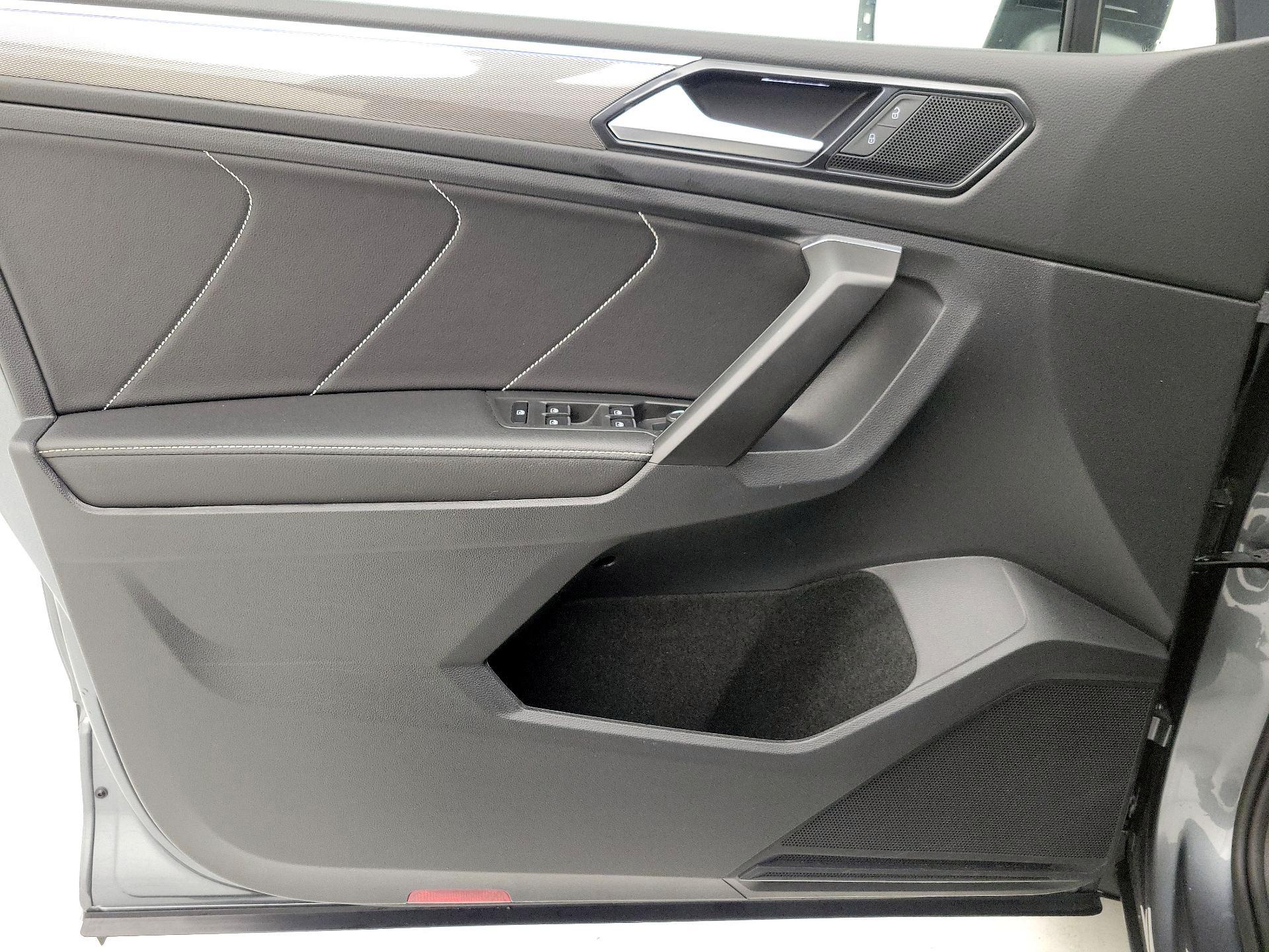 Thumbnail: 2023 Volkswagen Tiguan - 12