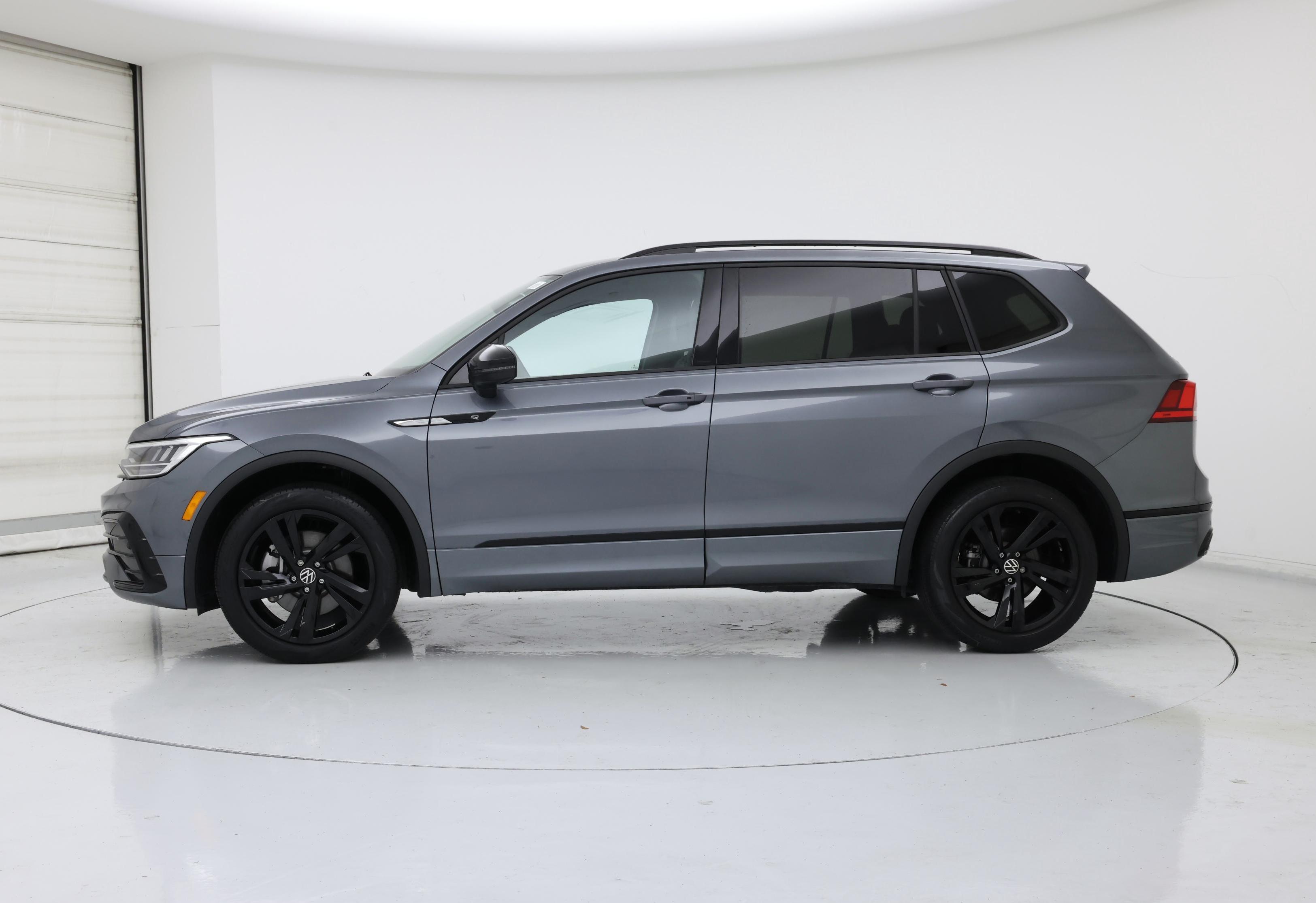 Thumbnail: 2023 Volkswagen Tiguan - 3