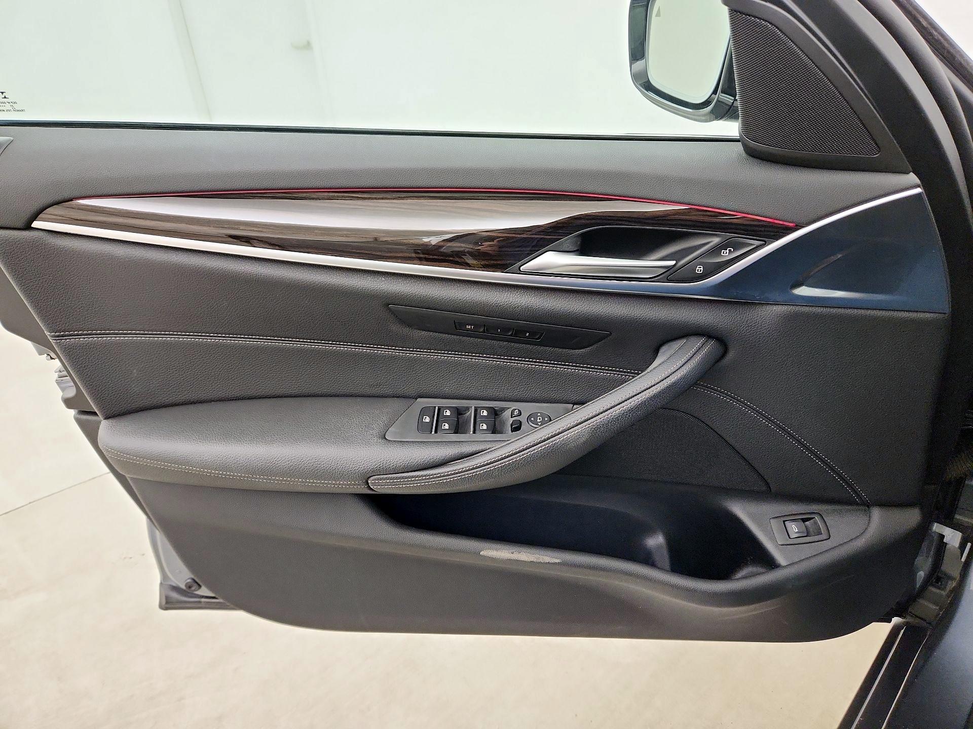 Thumbnail: 2022 BMW 5 Series - 10