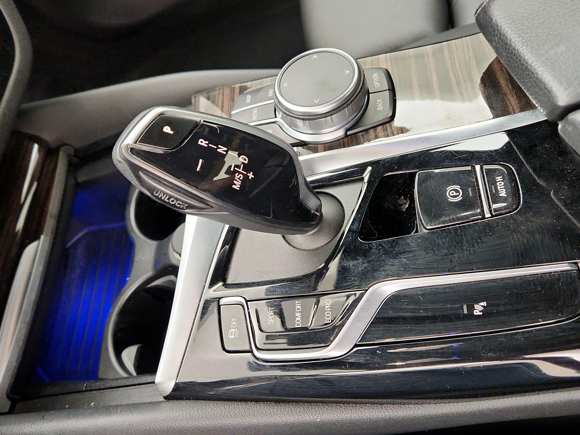 Thumbnail: 2022 BMW 5 Series - 16