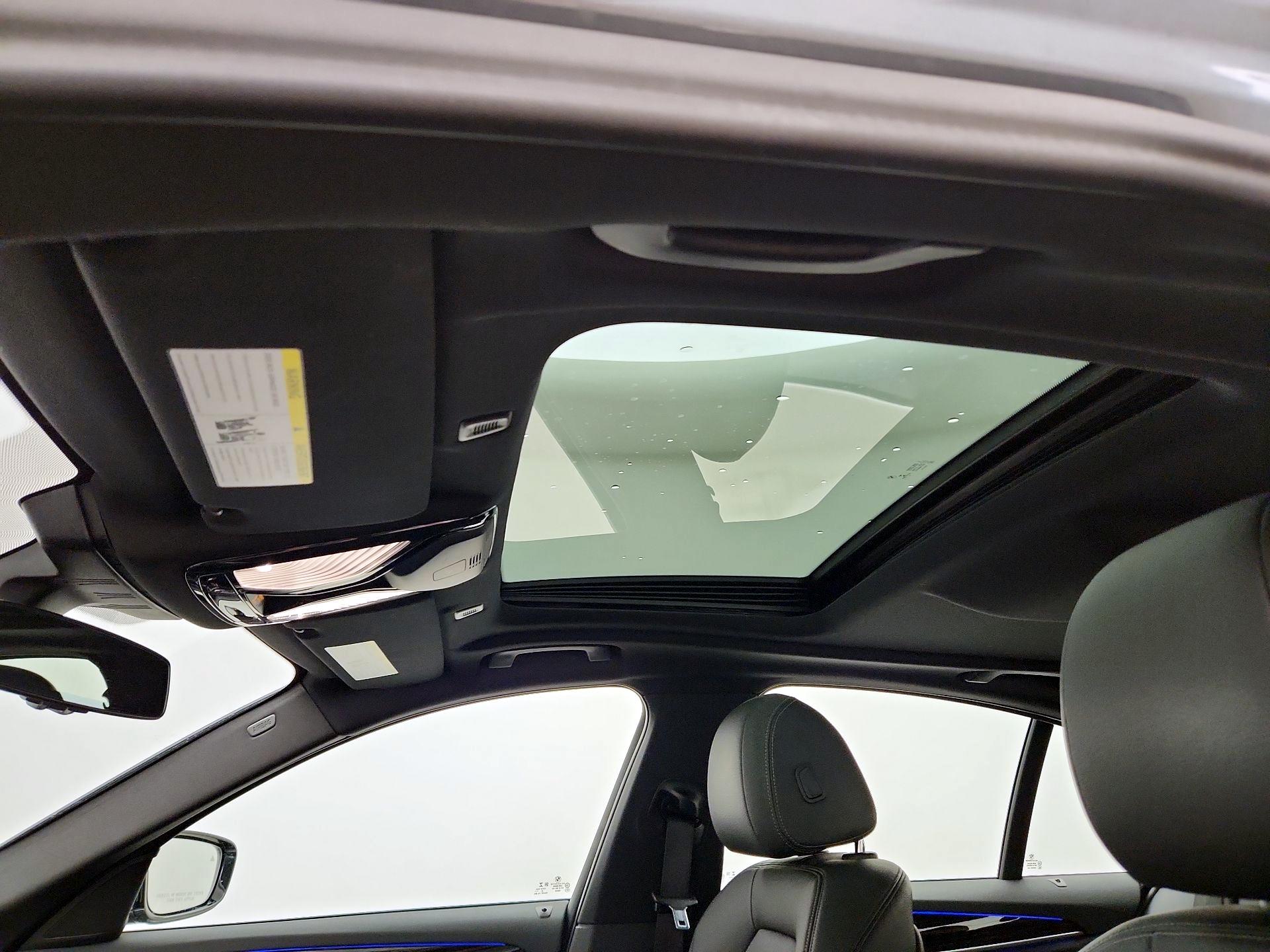 Thumbnail: 2022 BMW 5 Series - 18