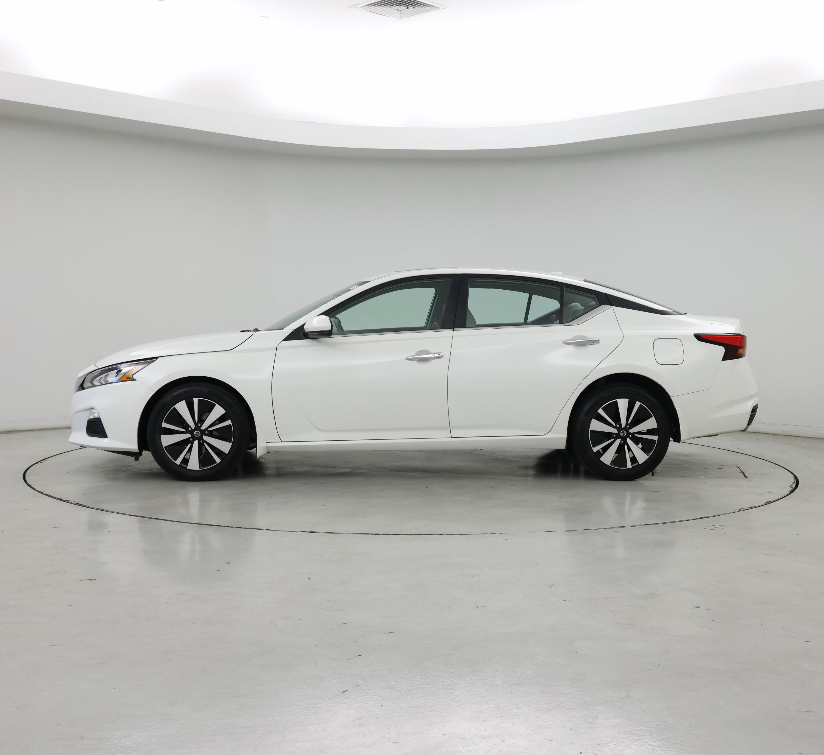 Thumbnail: 2022 Nissan Altima - 3